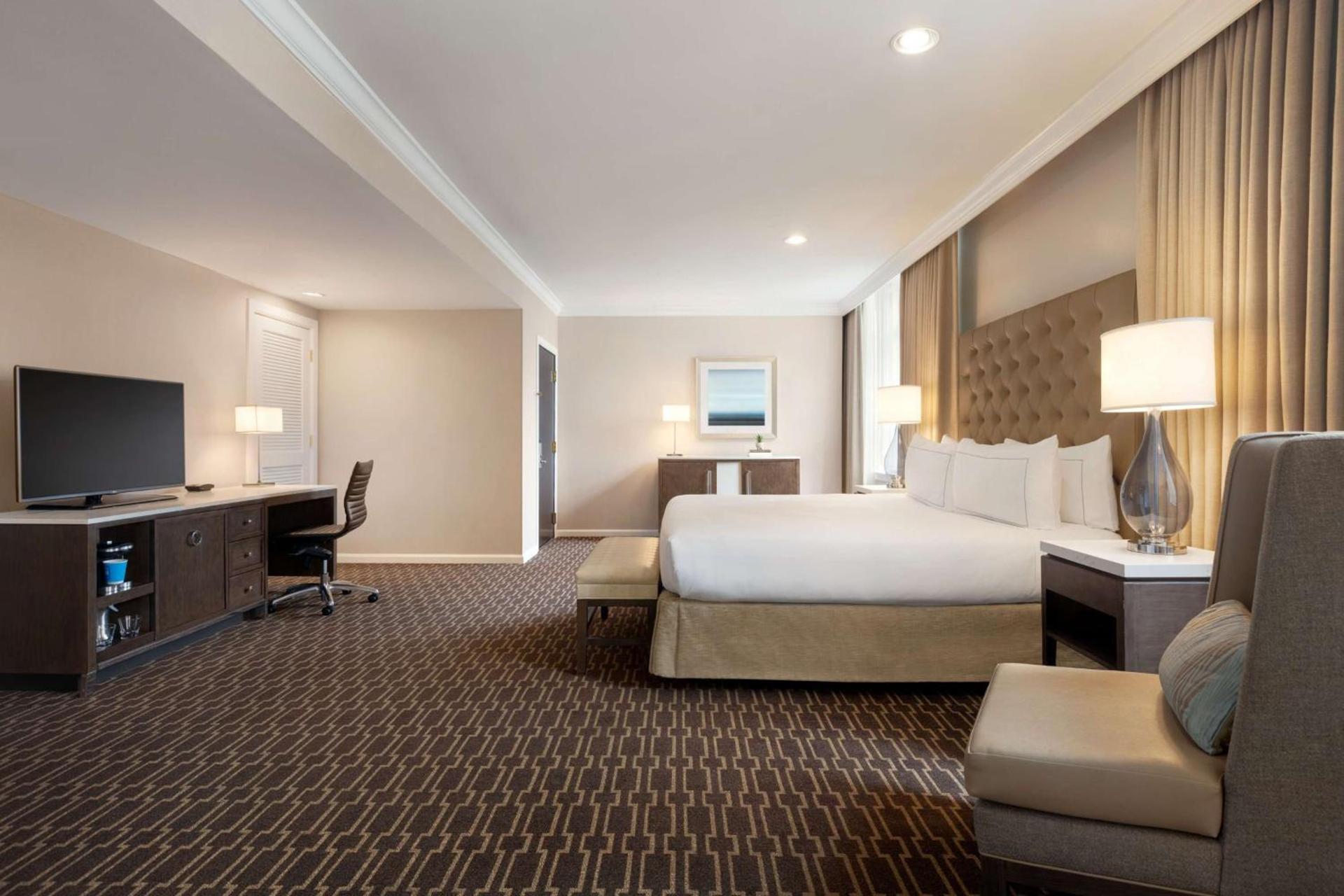 Hilton New Orleans / St. Charles Avenue photo 16