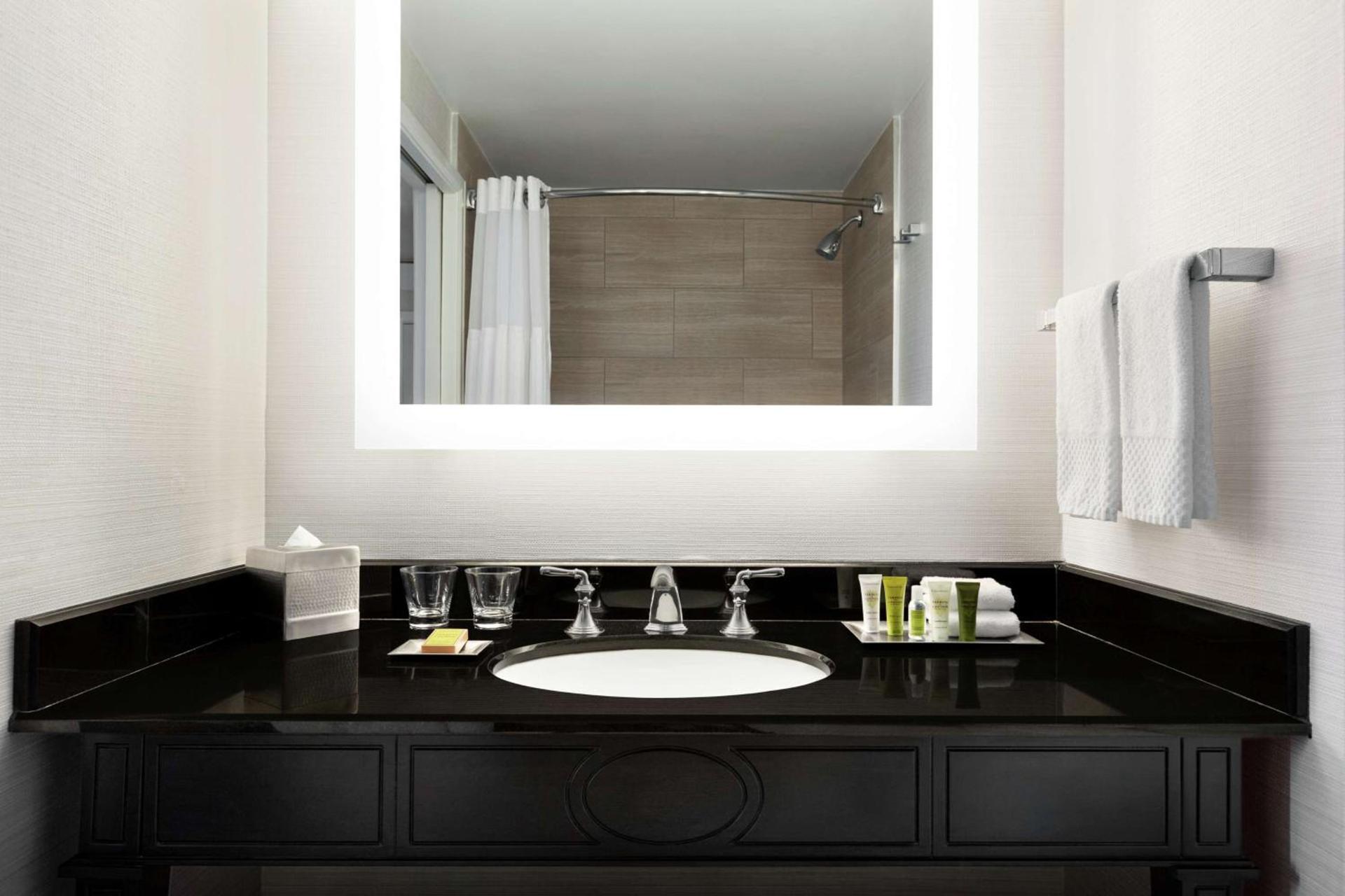 Hilton New Orleans / St. Charles Avenue photo 24