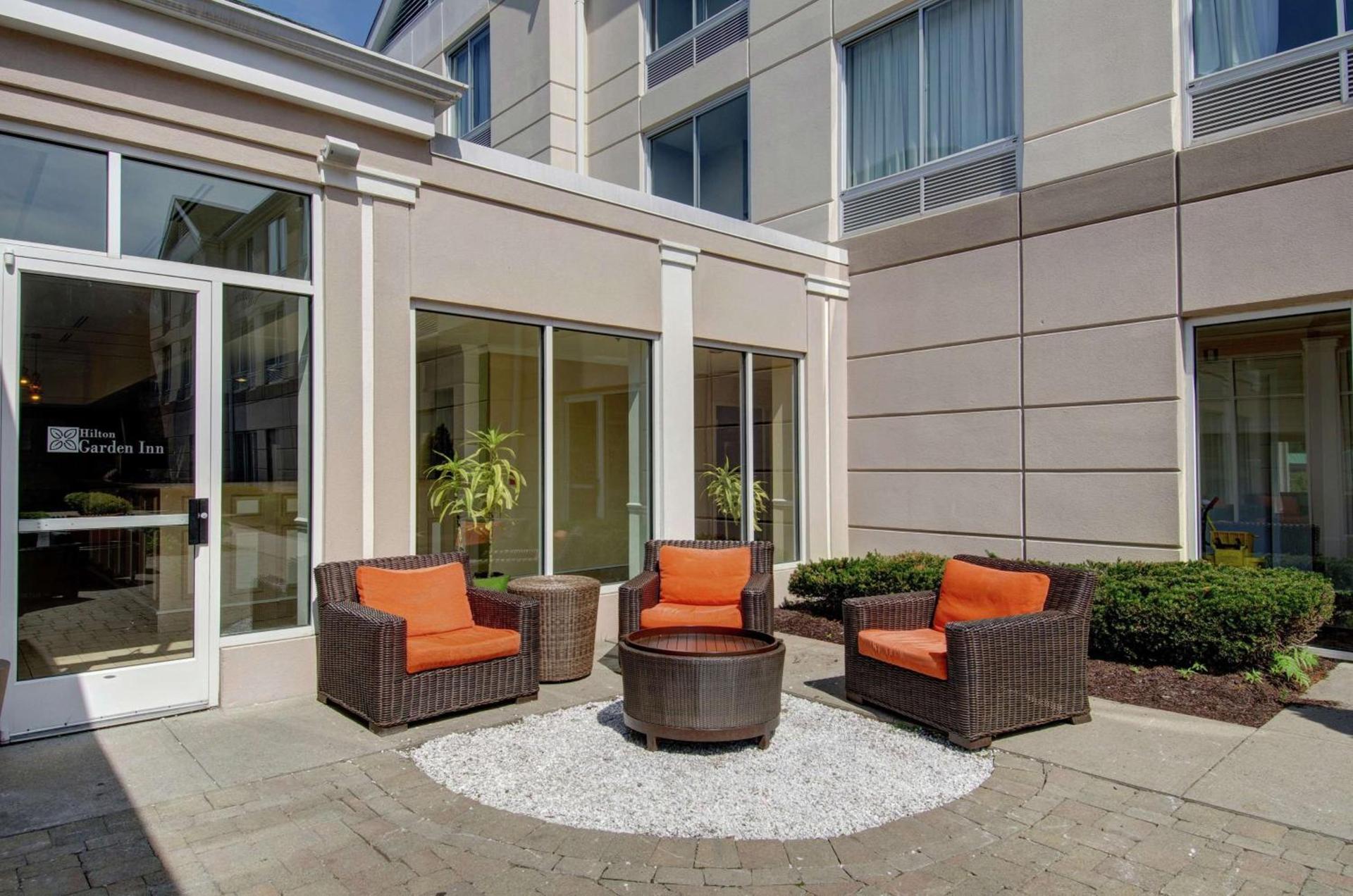 Hilton Garden Inn Norwalk photo 2