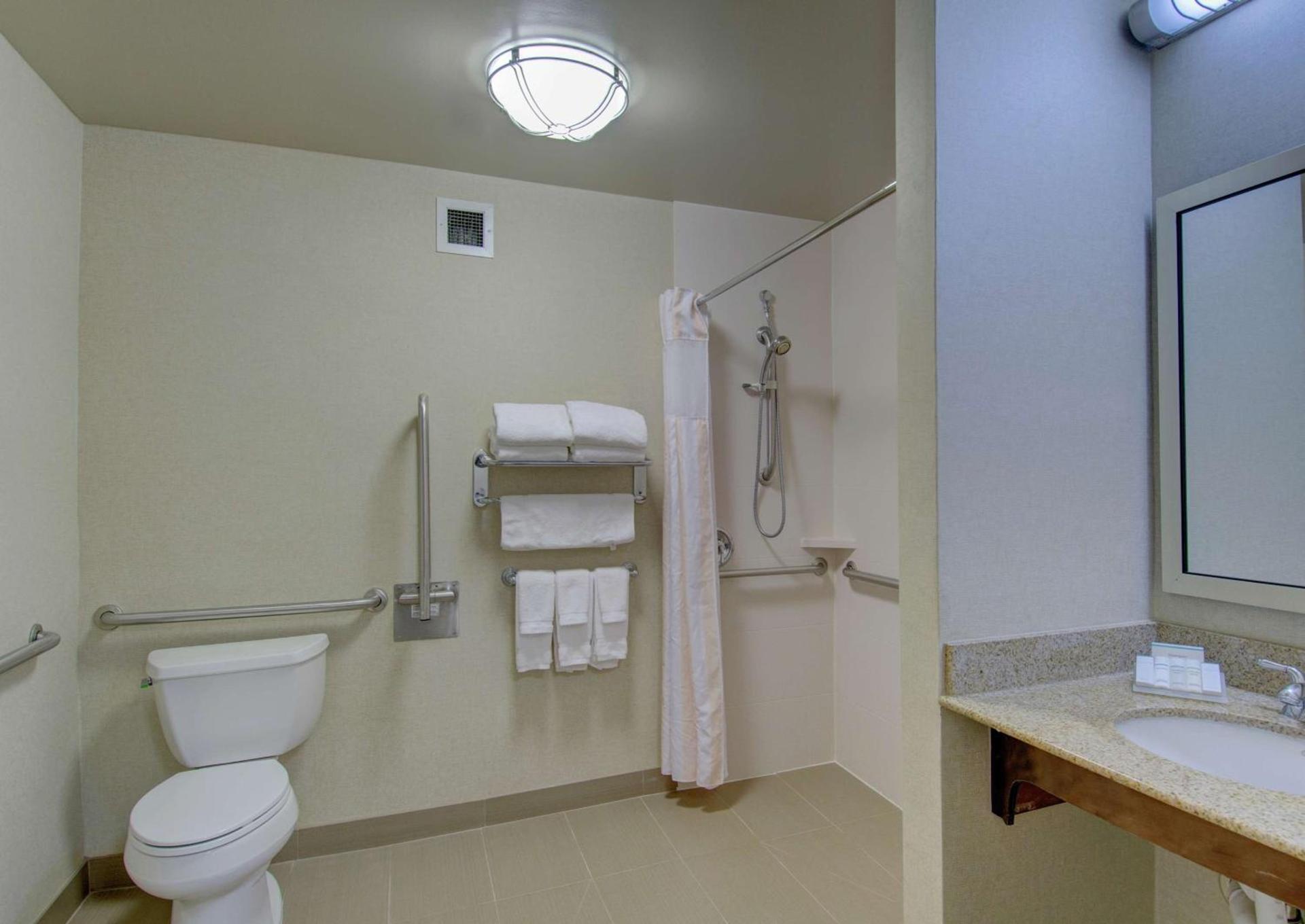 Hilton Garden Inn Norwalk photo 44