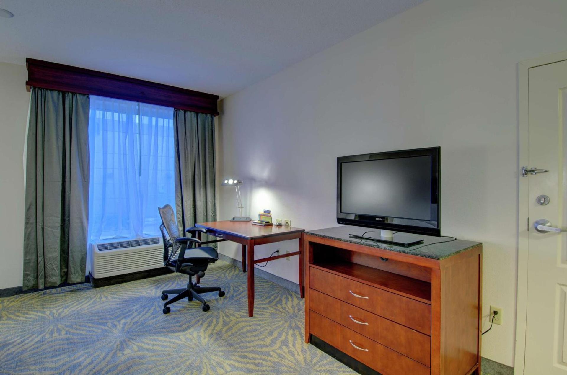 Hilton Garden Inn Norwalk photo 46