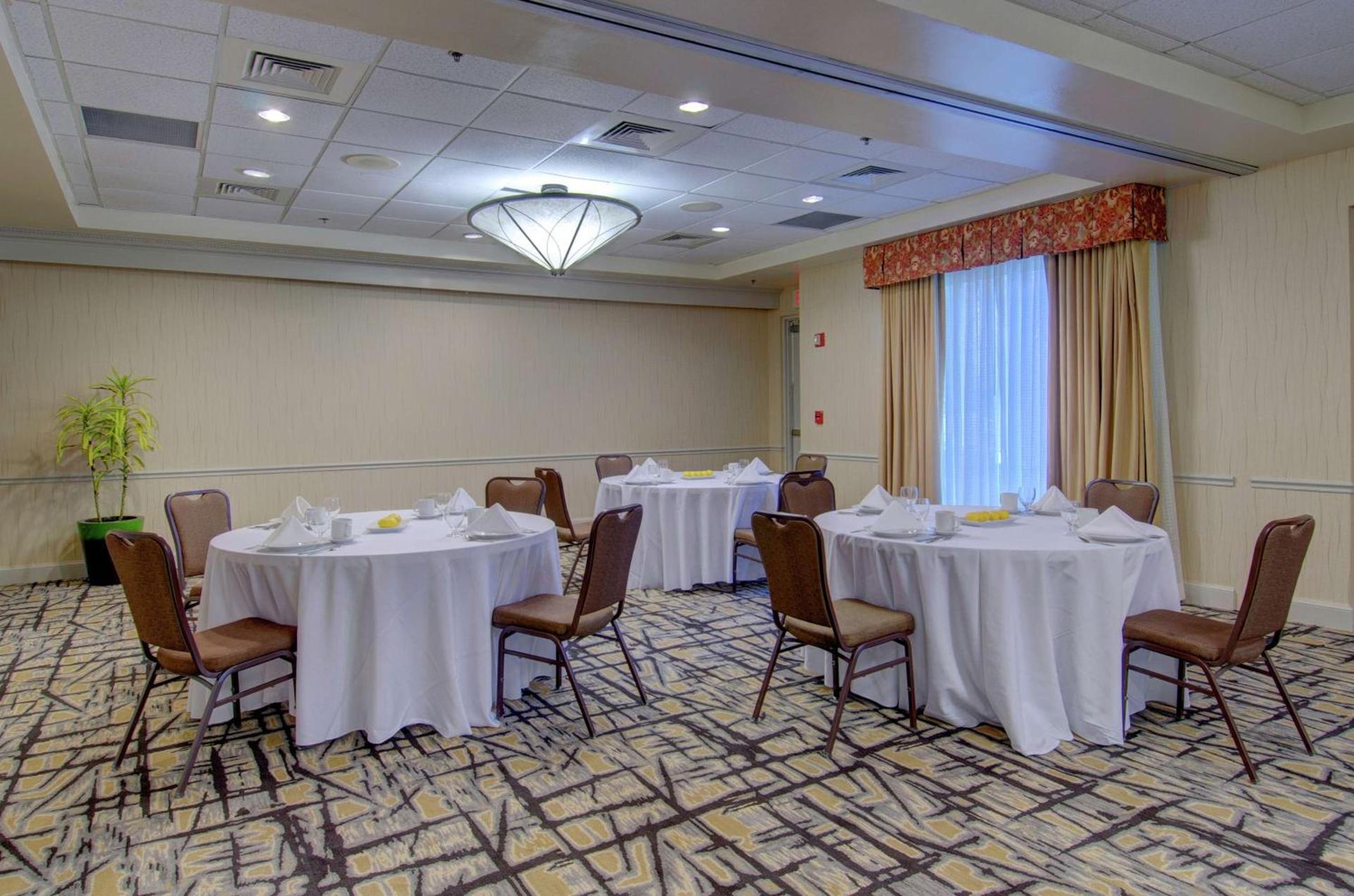 Hilton Garden Inn Norwalk photo 59