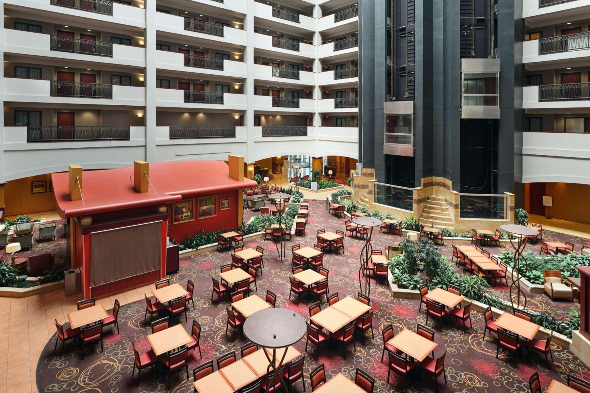 Embassy Suites by Hilton Hampton Convention Center photo 4