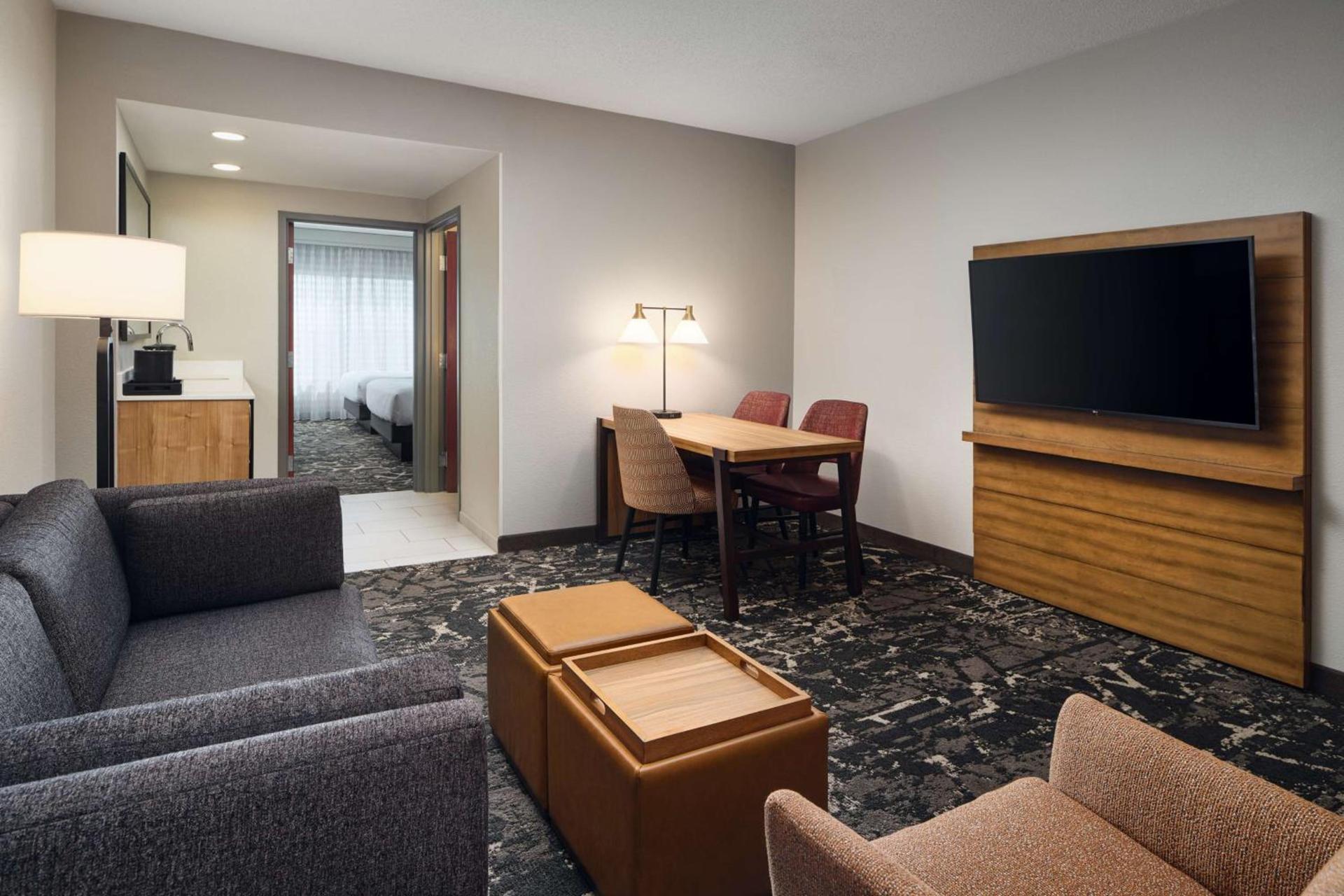 Embassy Suites by Hilton Hampton Convention Center photo 18