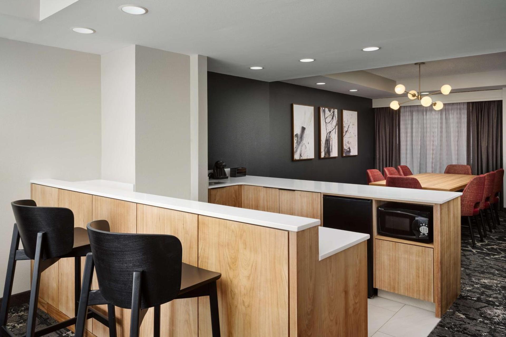 Embassy Suites by Hilton Hampton Convention Center photo 21