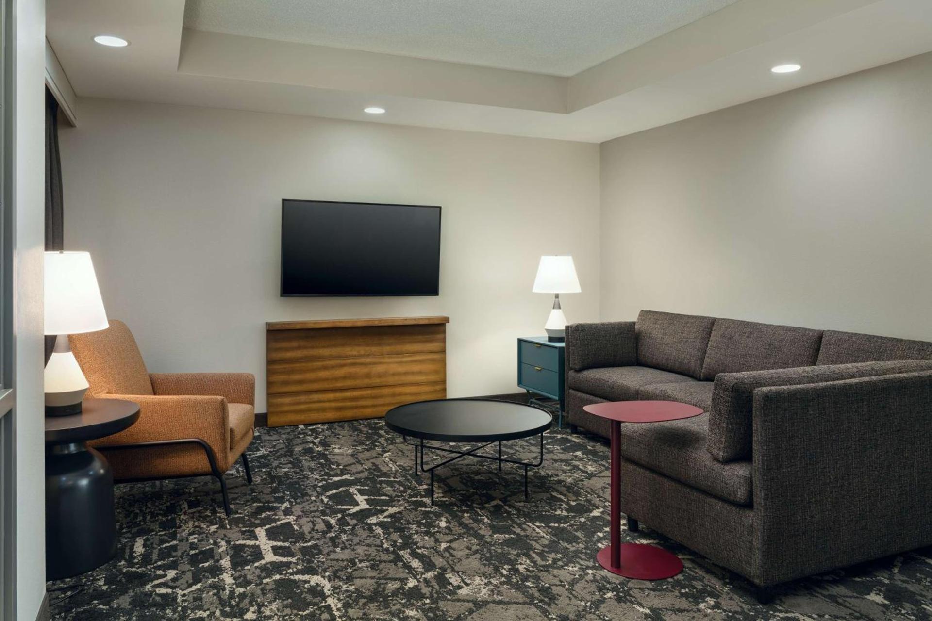 Embassy Suites by Hilton Hampton Convention Center photo 23