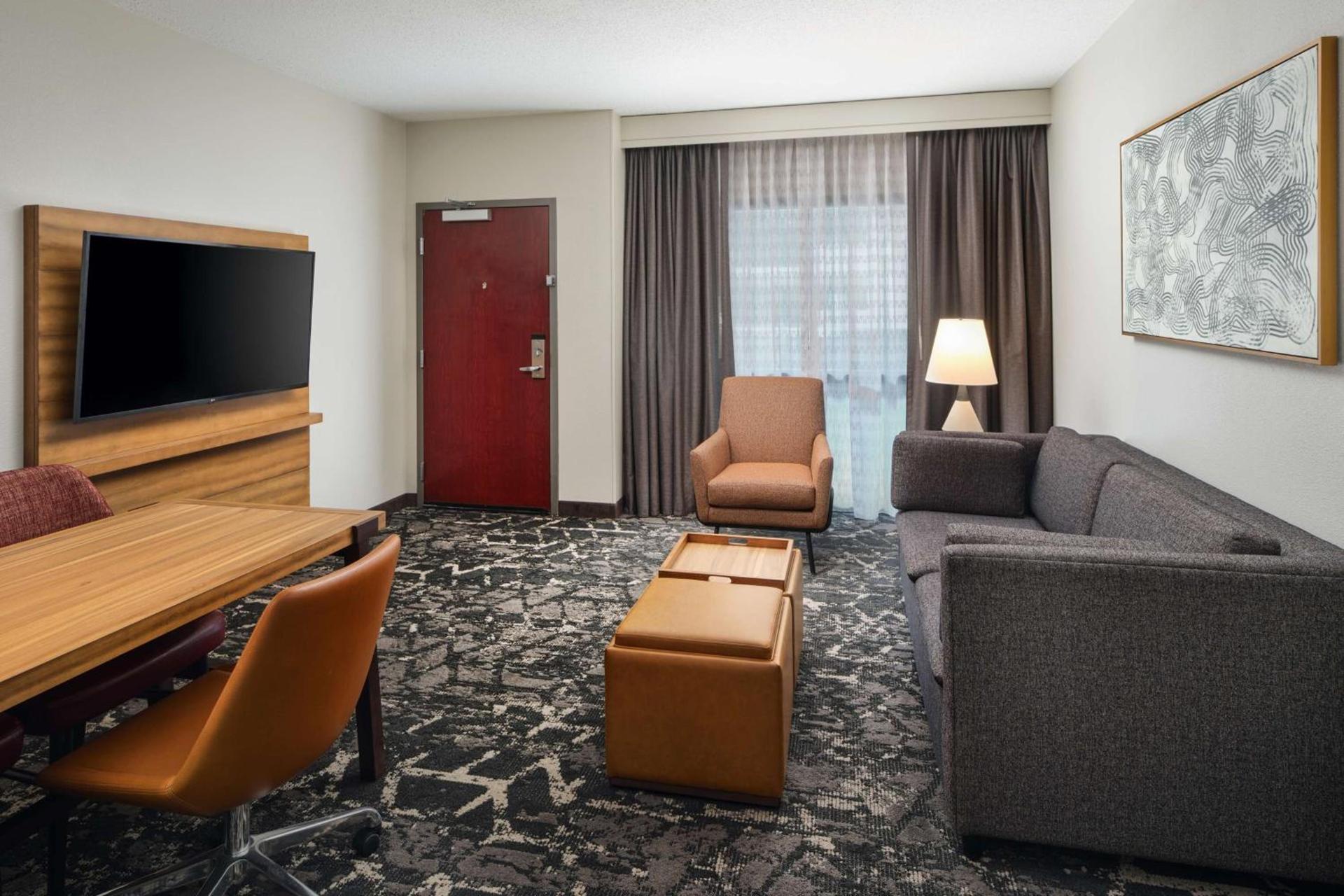 Embassy Suites by Hilton Hampton Convention Center photo 31