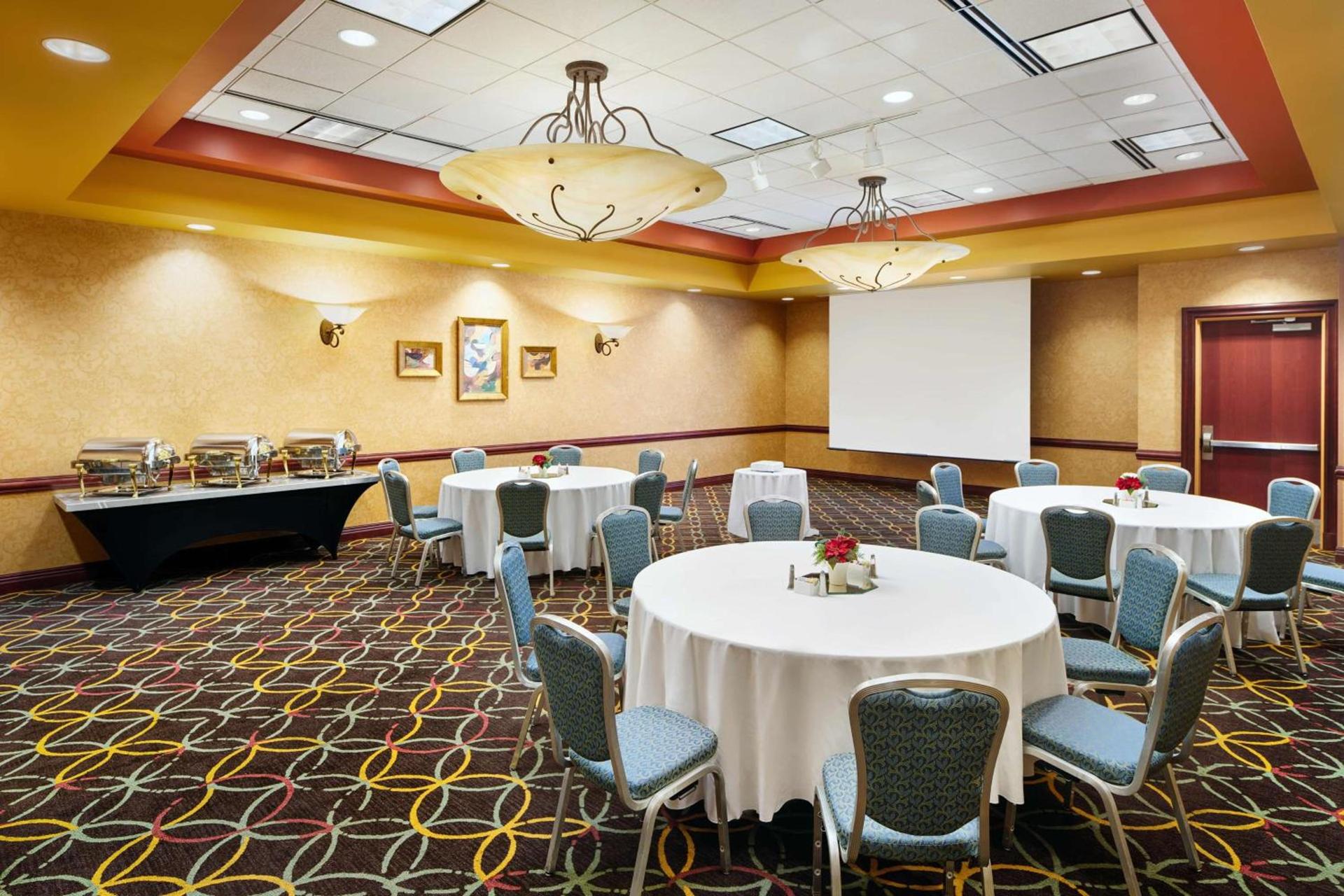 Embassy Suites by Hilton Hampton Convention Center photo 37