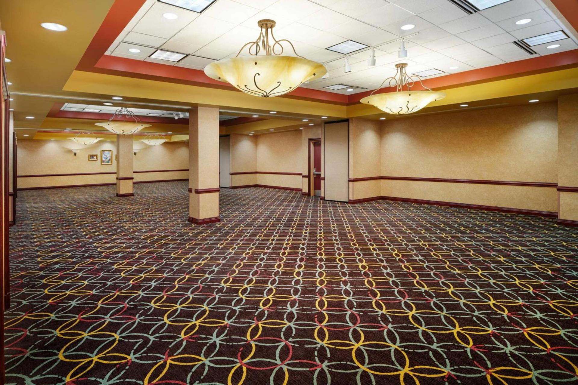 Embassy Suites by Hilton Hampton Convention Center photo 36