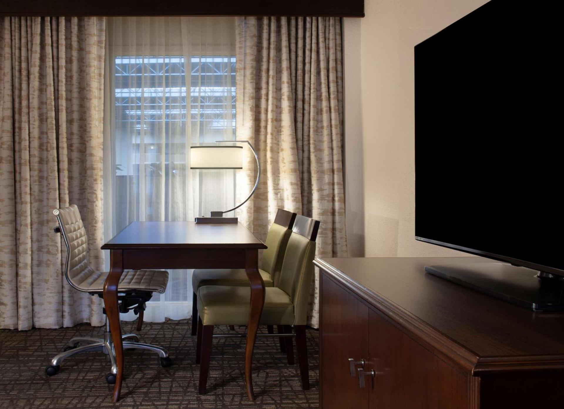 Embassy Suites by Hilton Philadelphia Airport photo 30