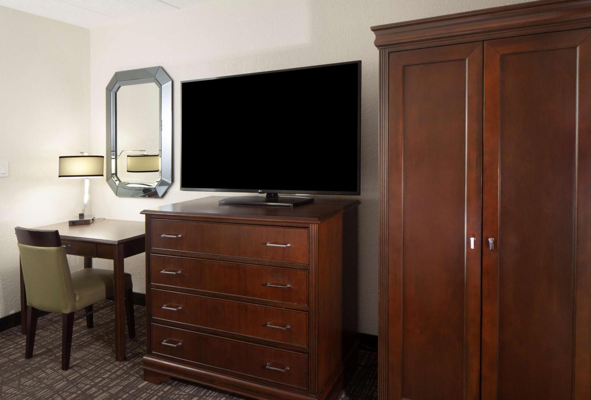 Embassy Suites by Hilton Philadelphia Airport photo 31