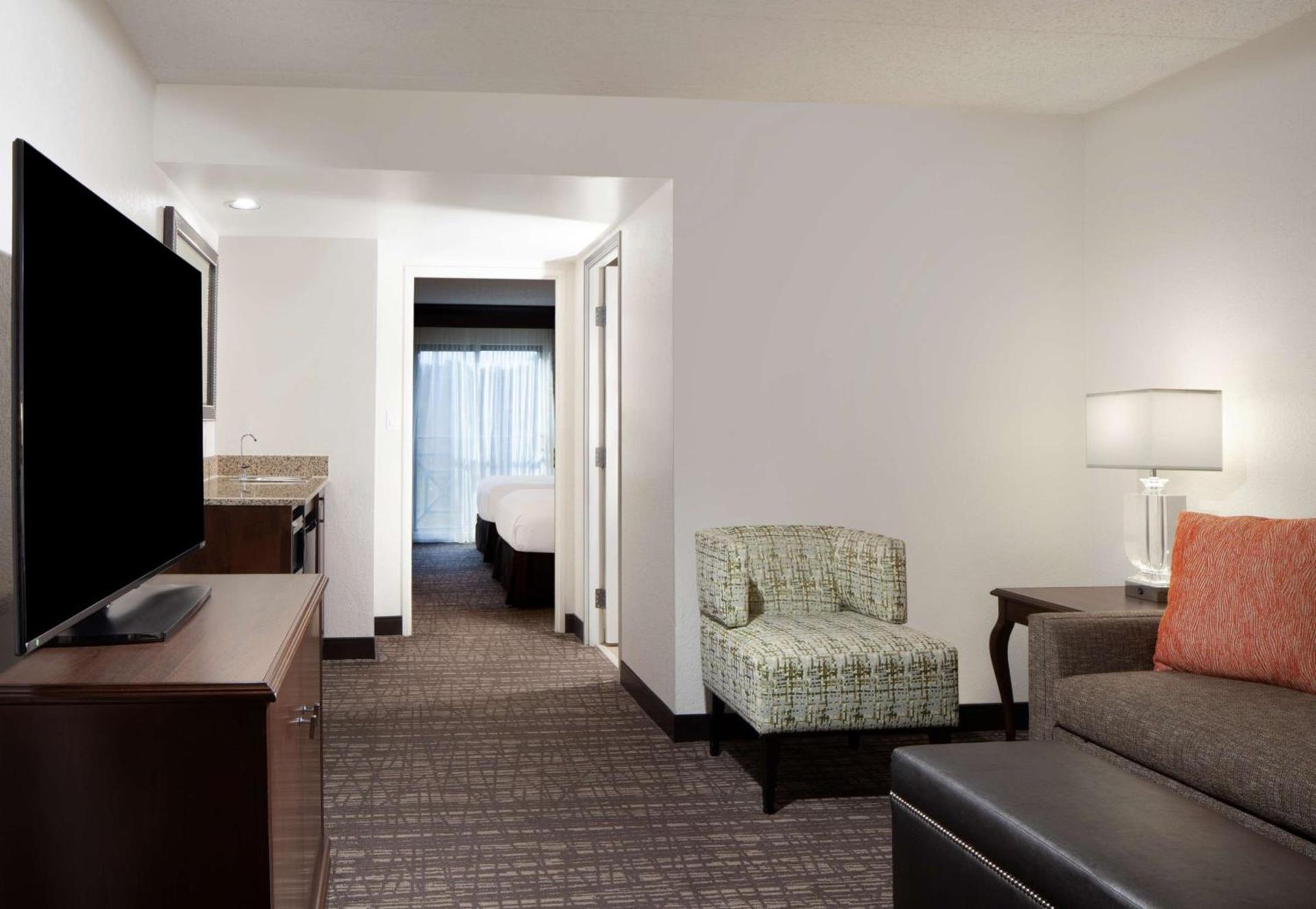 Embassy Suites by Hilton Philadelphia Airport photo 40