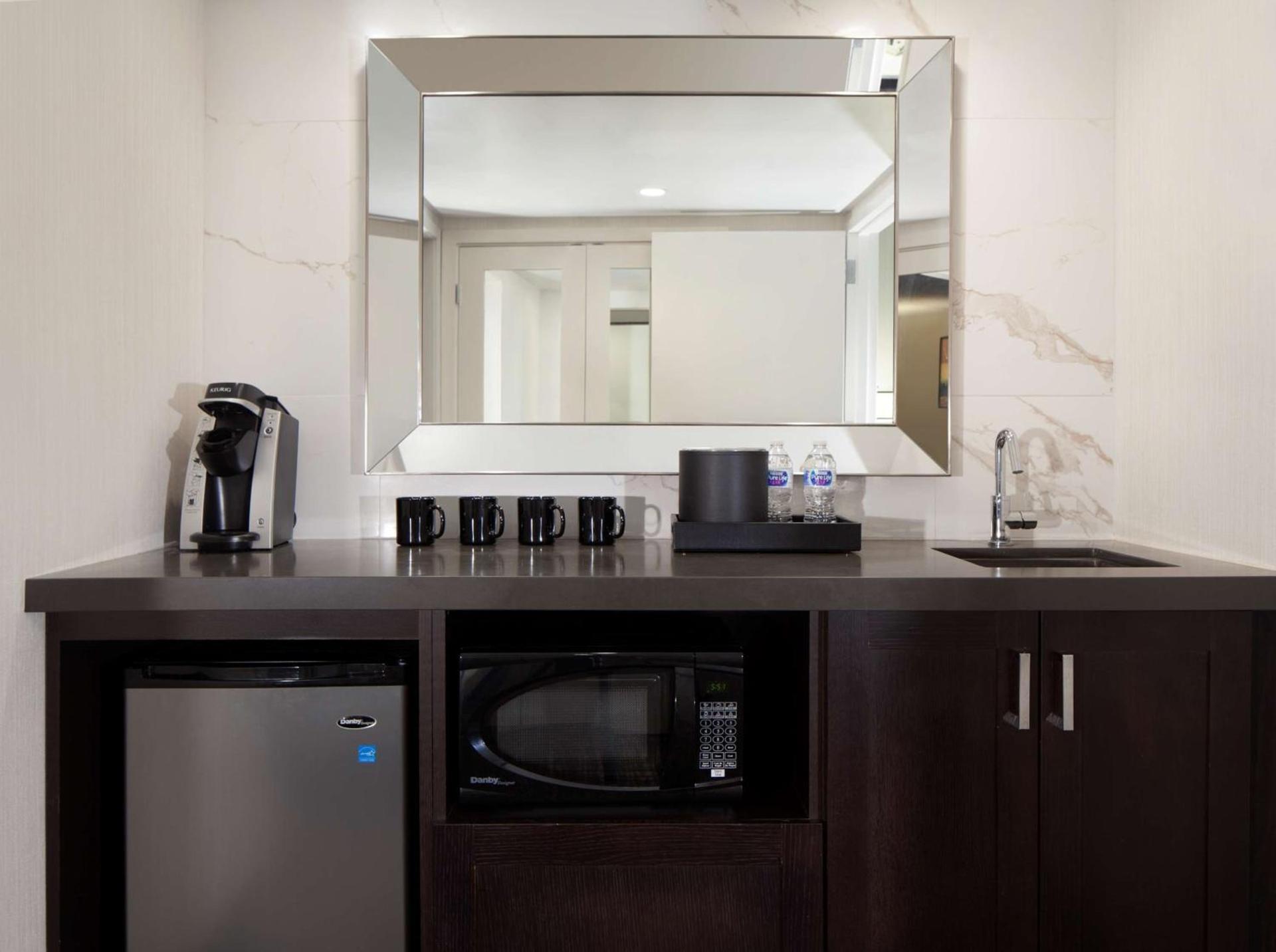 Embassy Suites by Hilton Philadelphia Airport photo 47