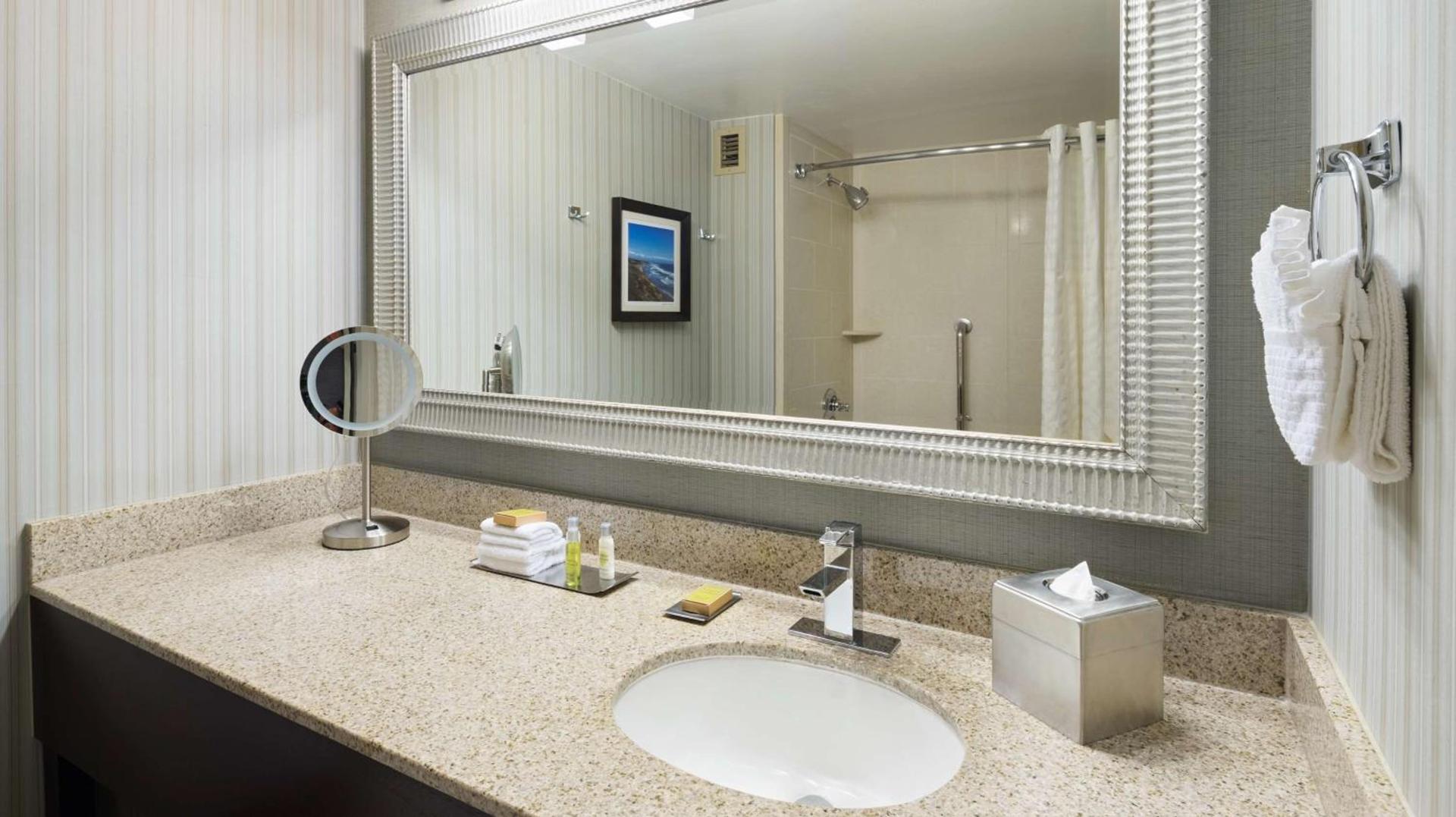 DoubleTree by Hilton San Diego Del Mar photo 20