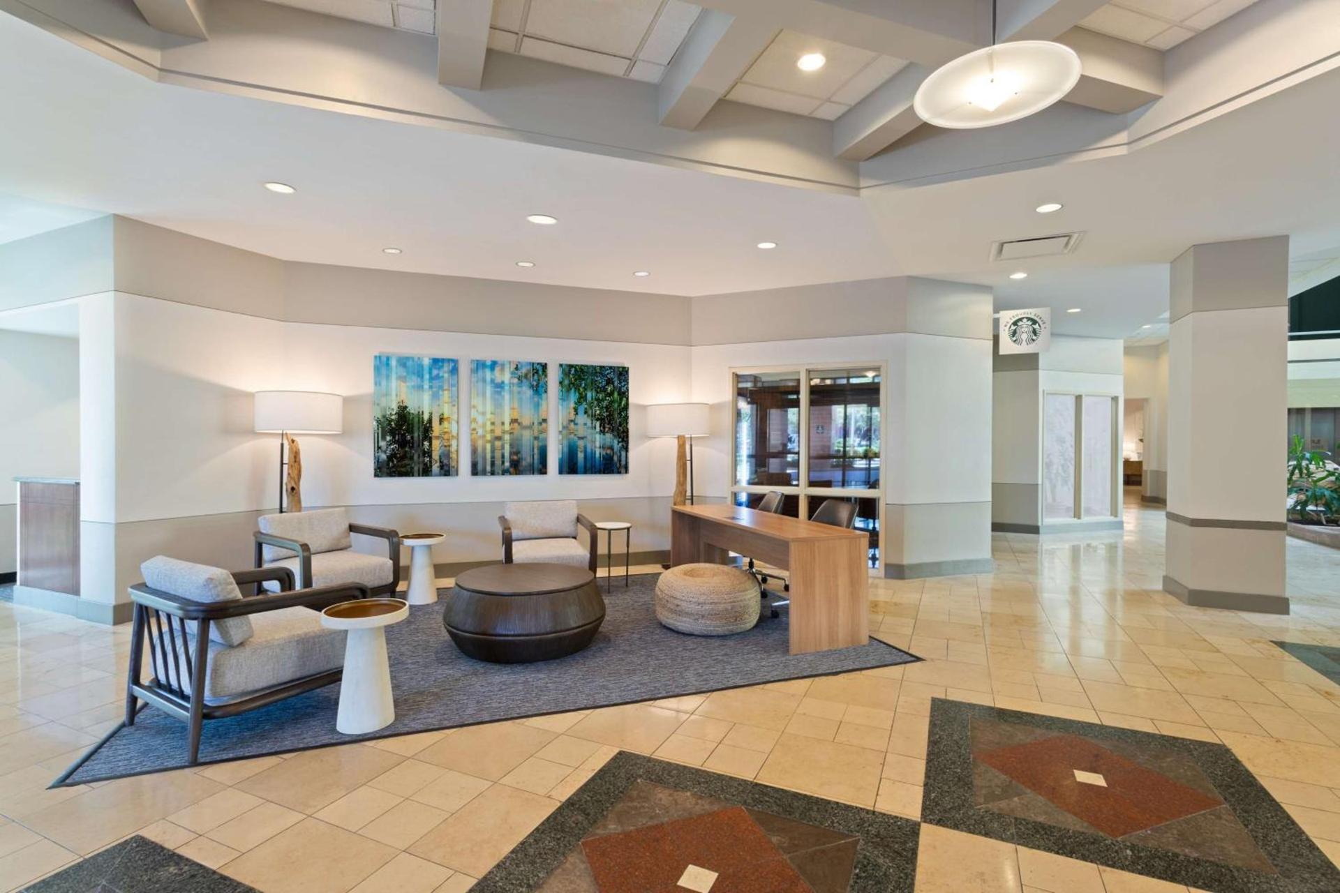 Embassy Suites by Hilton Tampa USF Near Busch Gardens photo 9