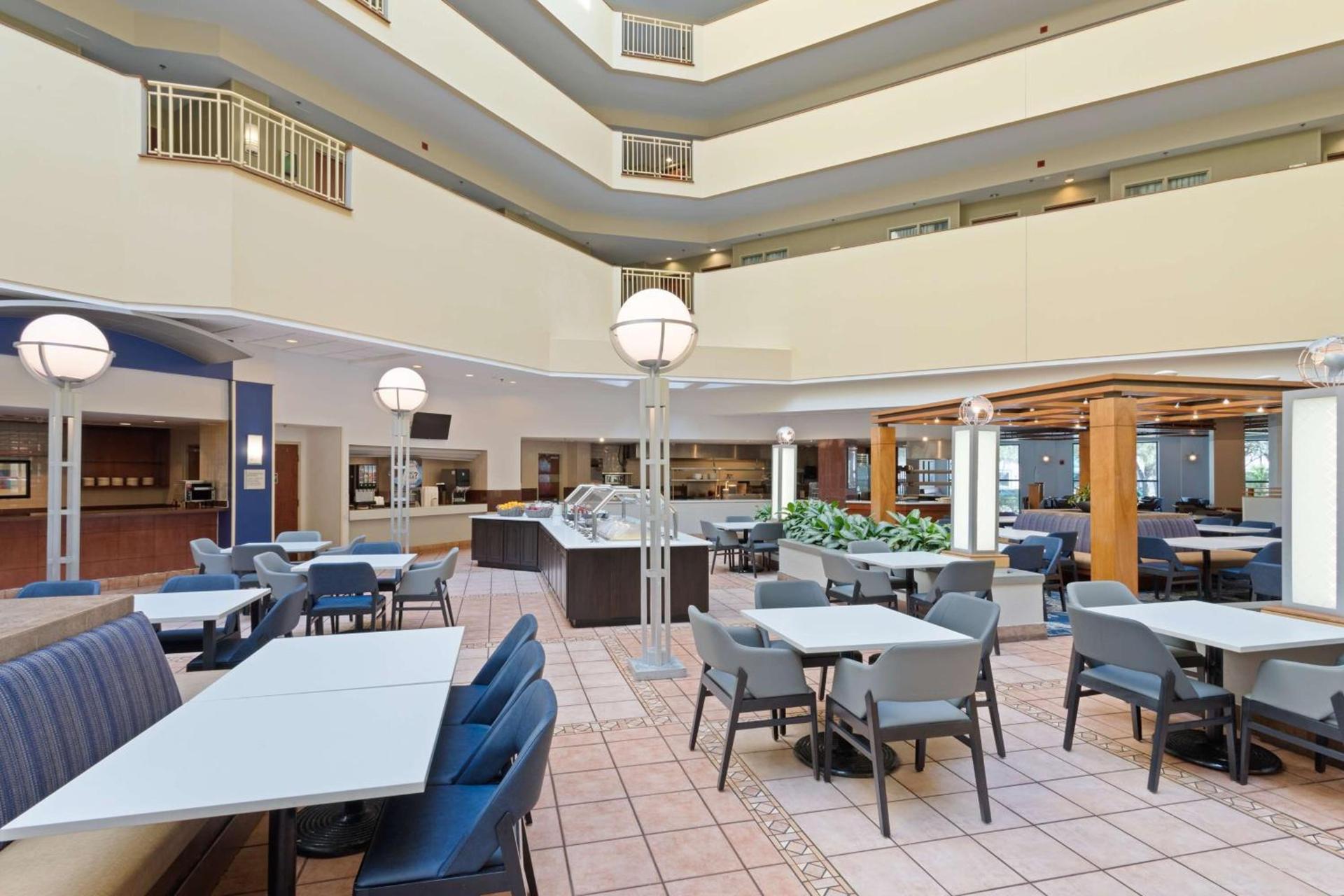 Embassy Suites by Hilton Tampa USF Near Busch Gardens photo 12