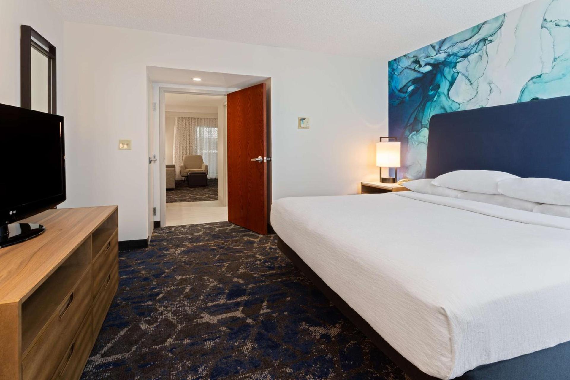 Embassy Suites by Hilton Tampa USF Near Busch Gardens photo 7