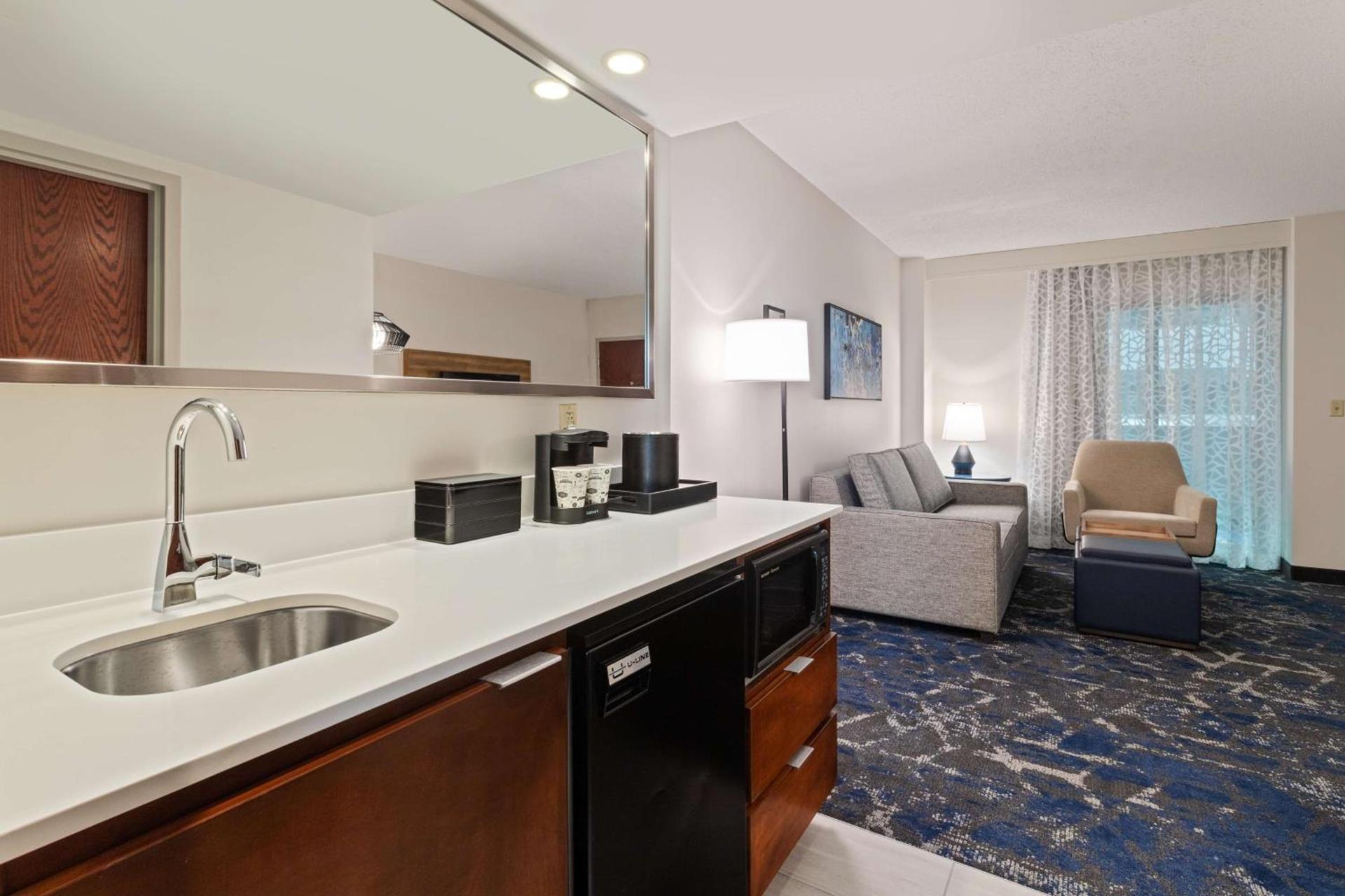 Embassy Suites by Hilton Tampa USF Near Busch Gardens photo 15