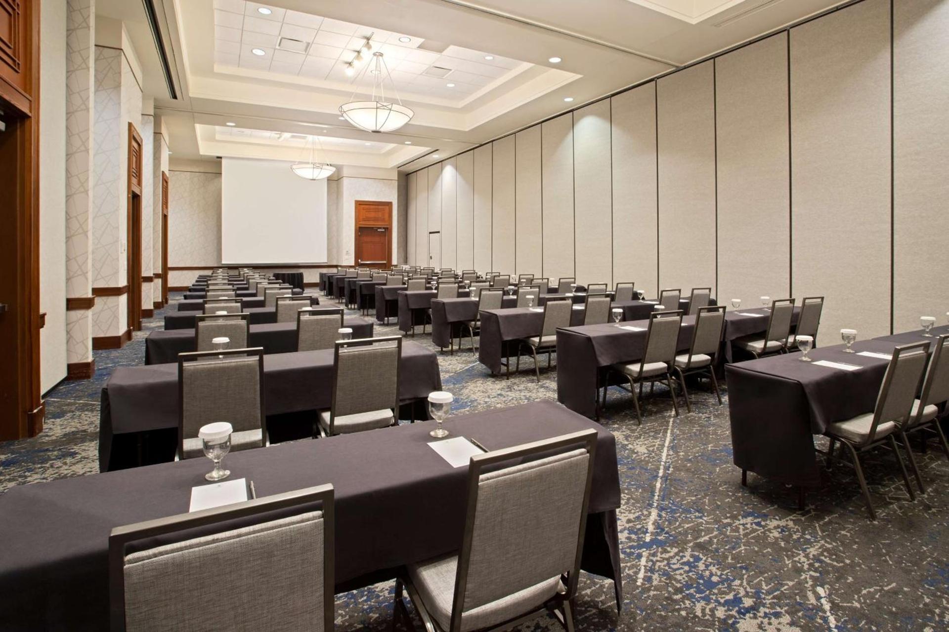 Embassy Suites by Hilton Tampa USF Near Busch Gardens photo 24