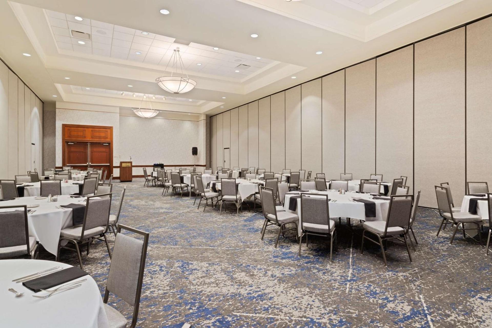 Embassy Suites by Hilton Tampa USF Near Busch Gardens photo 27