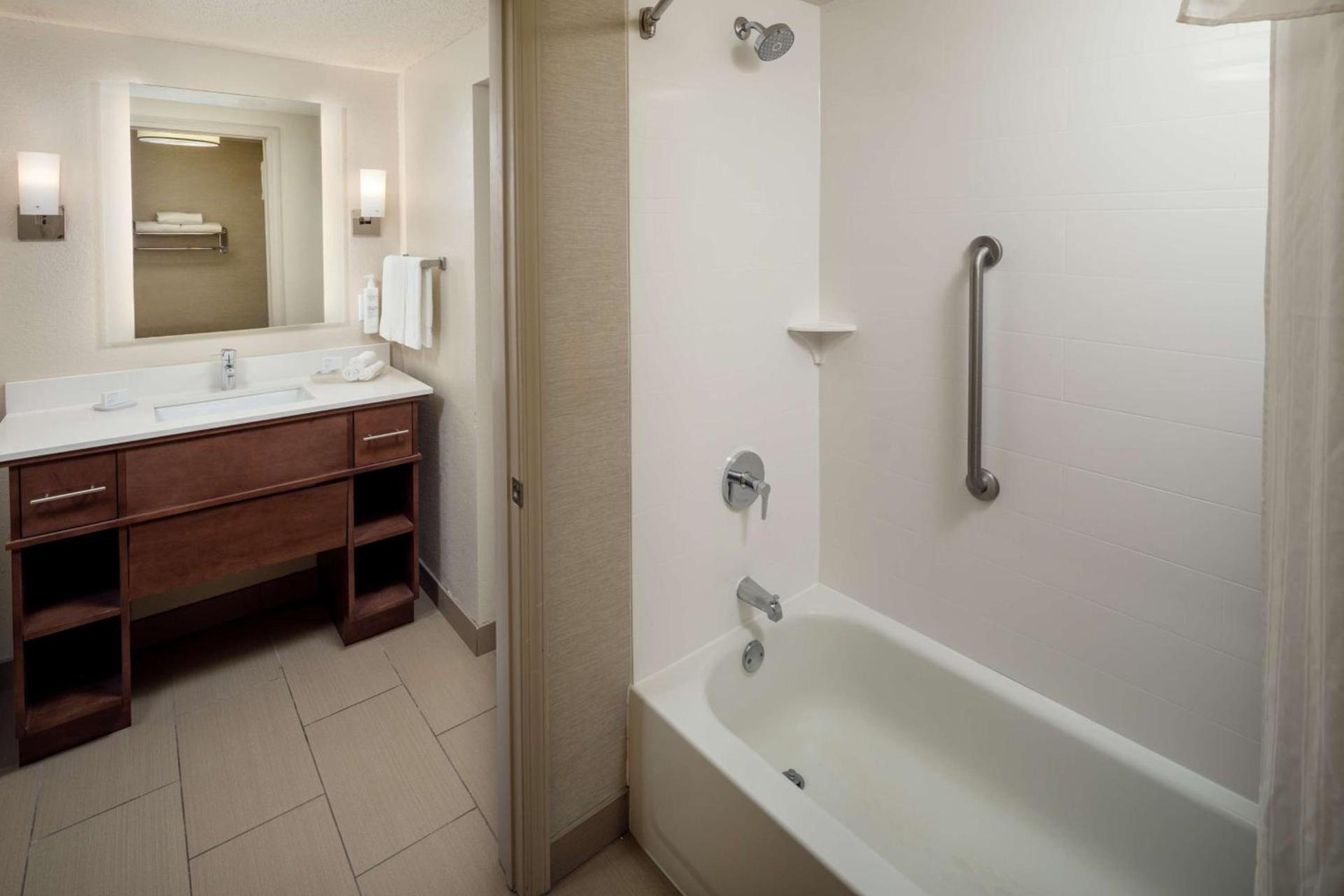 Homewood Suites by Hilton Wallingford-Meriden photo 20