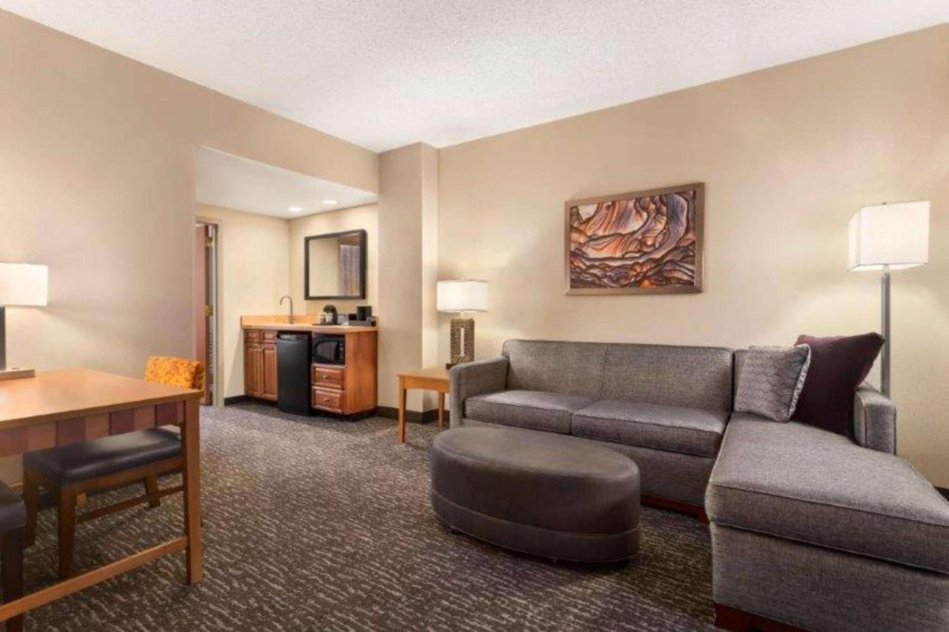 Embassy Suites Northwest Arkansas - Hotel, Spa & Convention Center photo 20