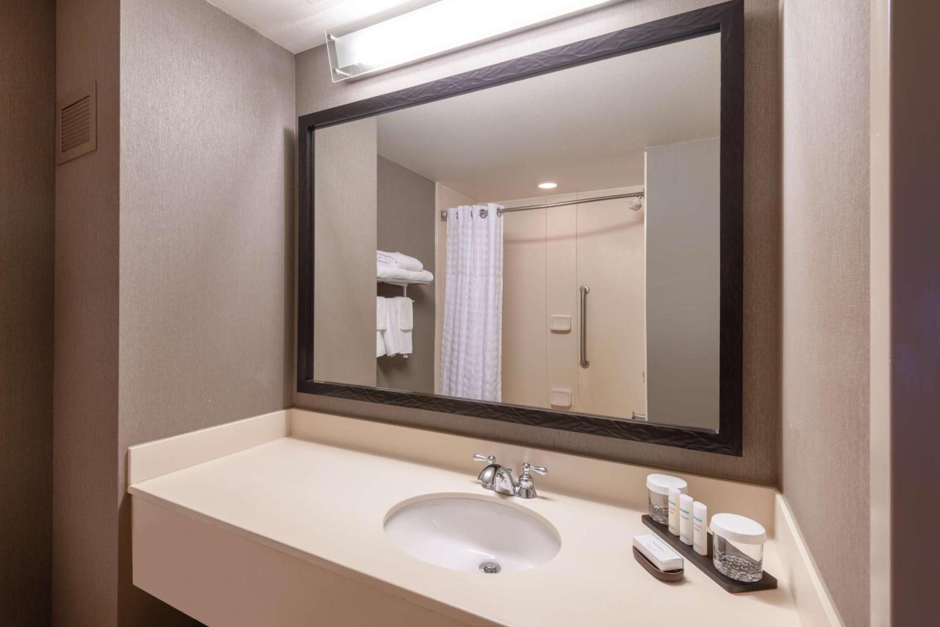 Embassy Suites Northwest Arkansas - Hotel, Spa & Convention Center photo 25
