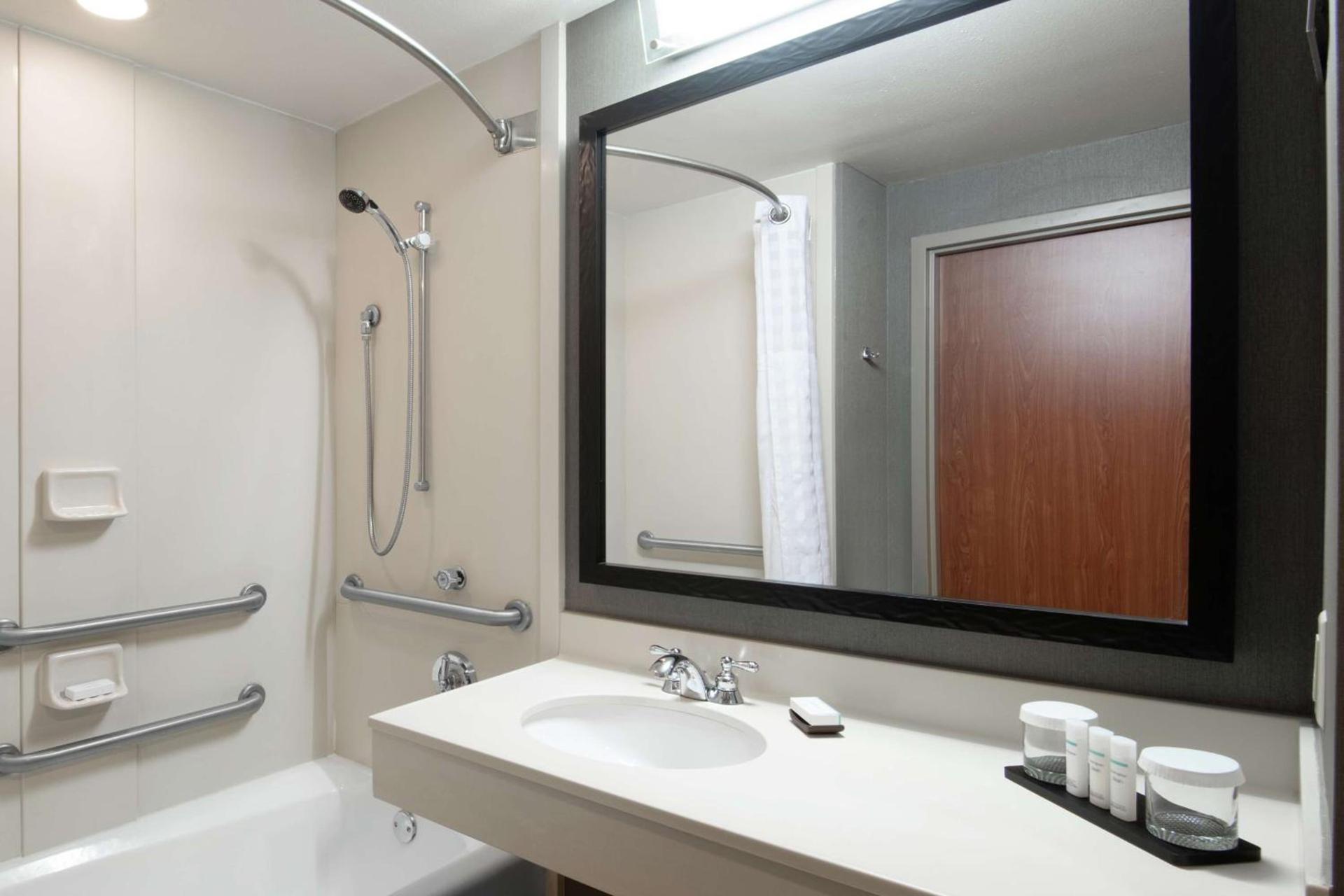 Embassy Suites Northwest Arkansas - Hotel, Spa & Convention Center photo 33