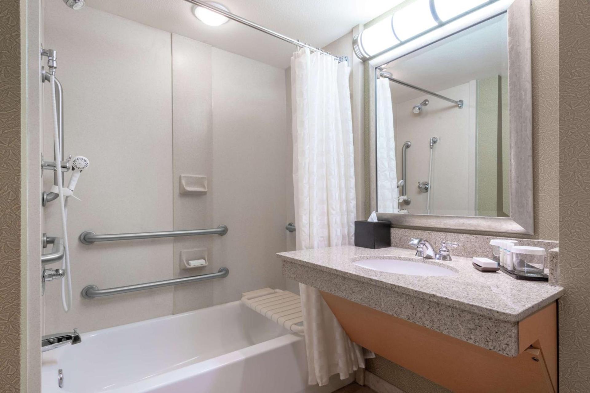 Embassy Suites Northwest Arkansas - Hotel, Spa & Convention Center photo 37