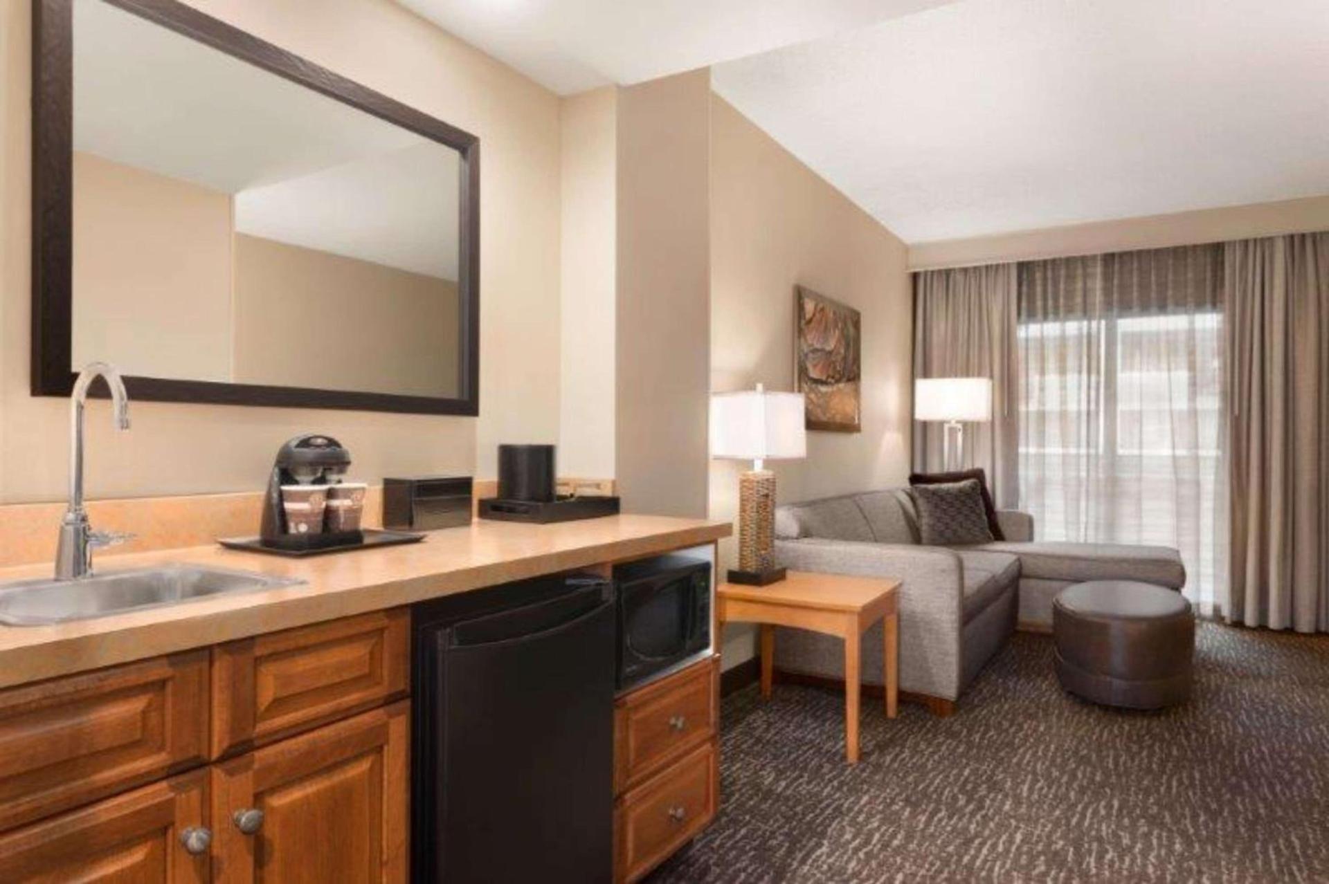 Embassy Suites Northwest Arkansas - Hotel, Spa & Convention Center photo 42