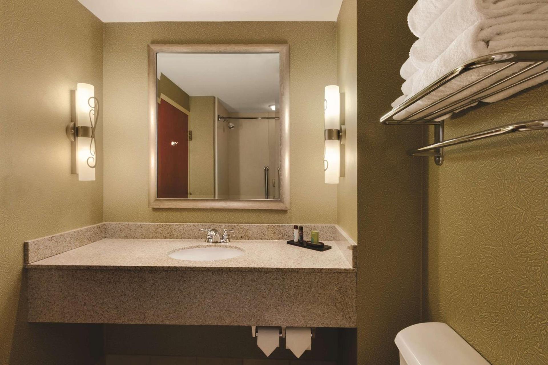 Embassy Suites Northwest Arkansas - Hotel, Spa & Convention Center photo 49