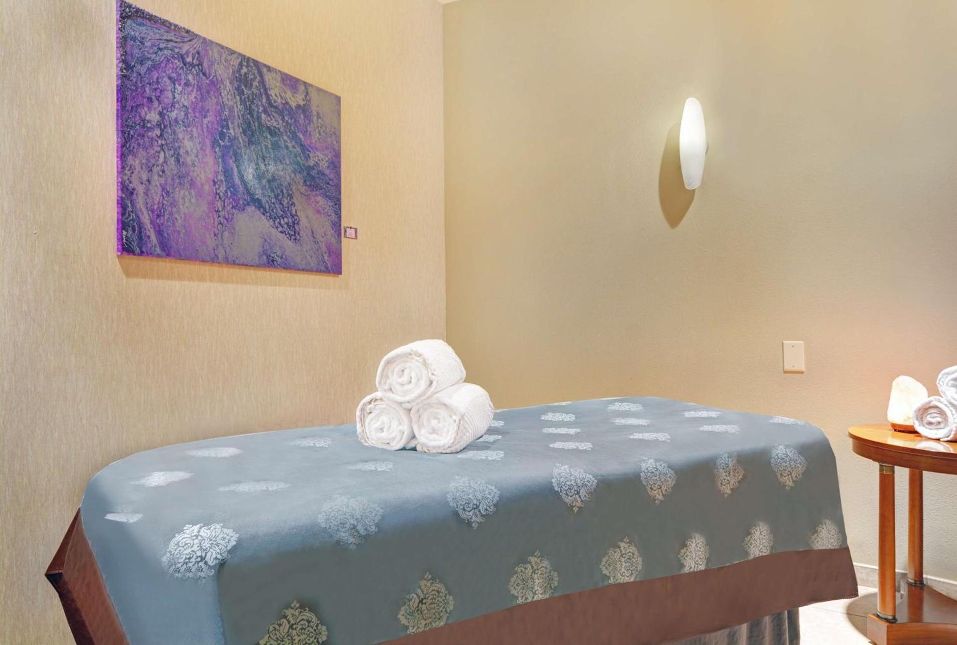 Embassy Suites Northwest Arkansas - Hotel, Spa & Convention Center photo 61
