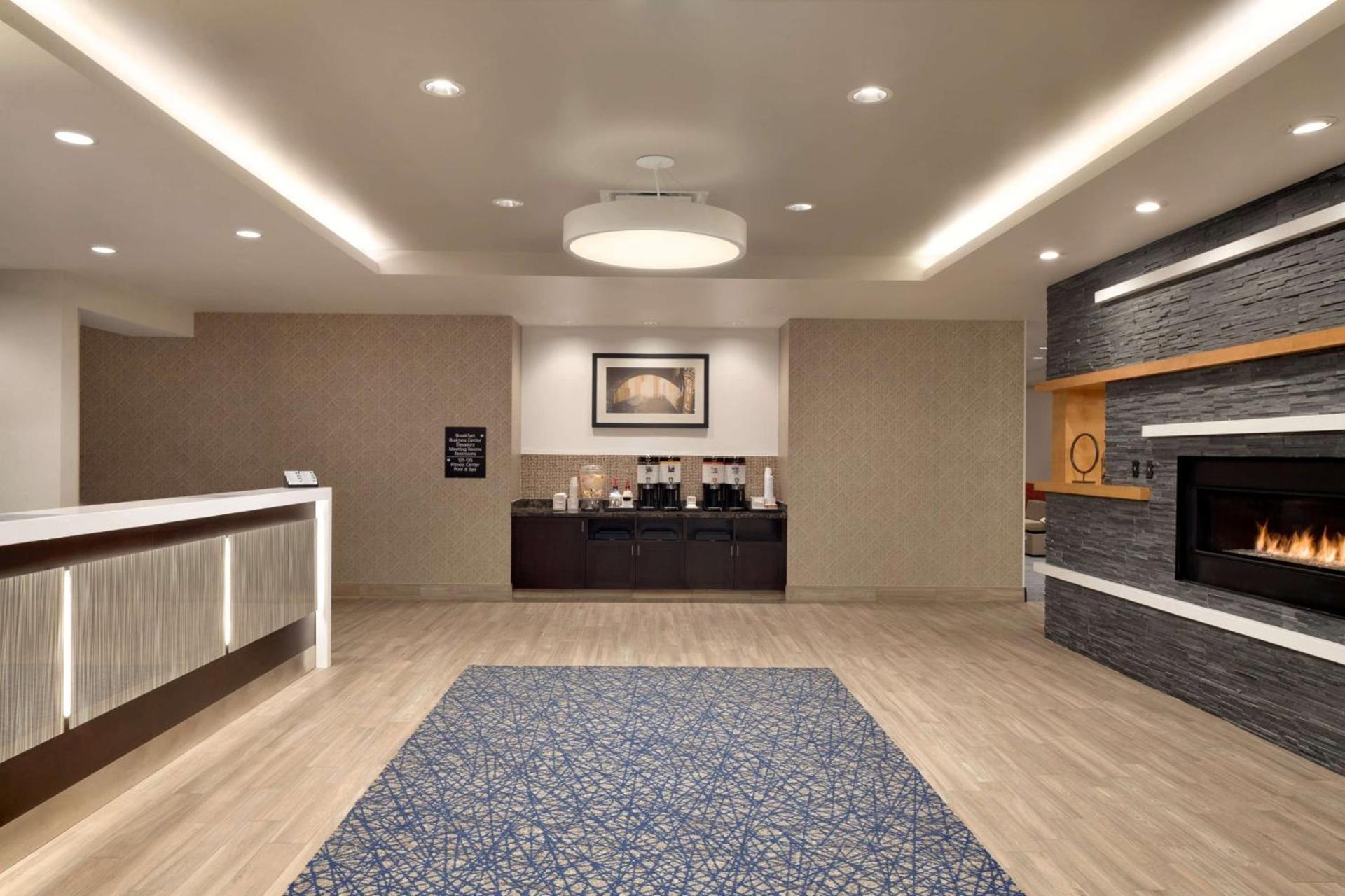 Hampton Inn & Suites Rosemont Chicago O'Hare photo 3