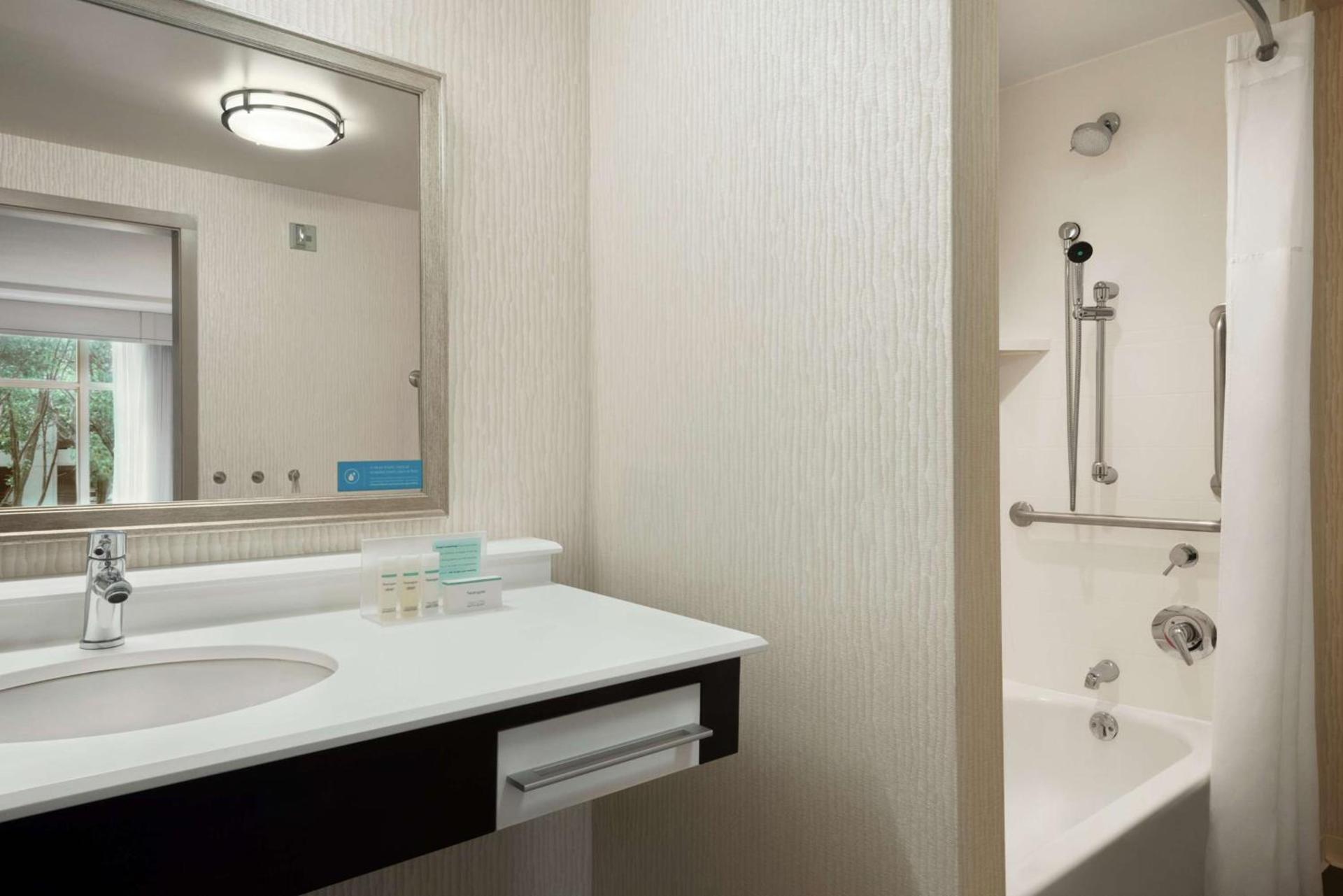 Hampton Inn & Suites Rosemont Chicago O'Hare photo 17