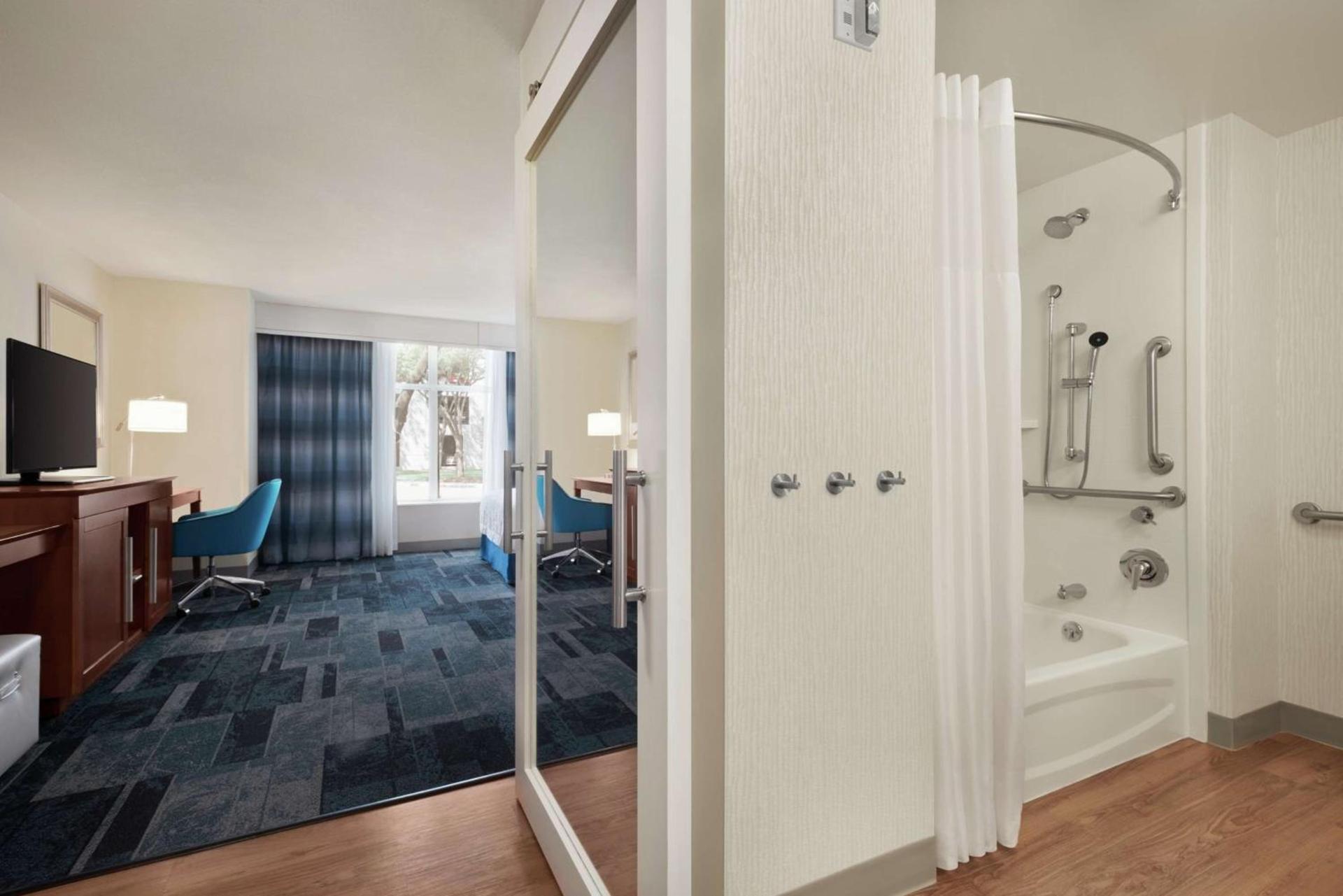 Hampton Inn & Suites Rosemont Chicago O'Hare photo 19