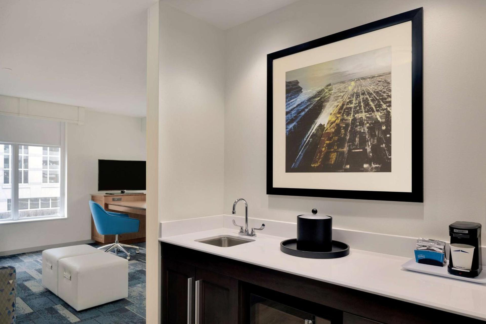 Hampton Inn & Suites Rosemont Chicago O'Hare photo 25