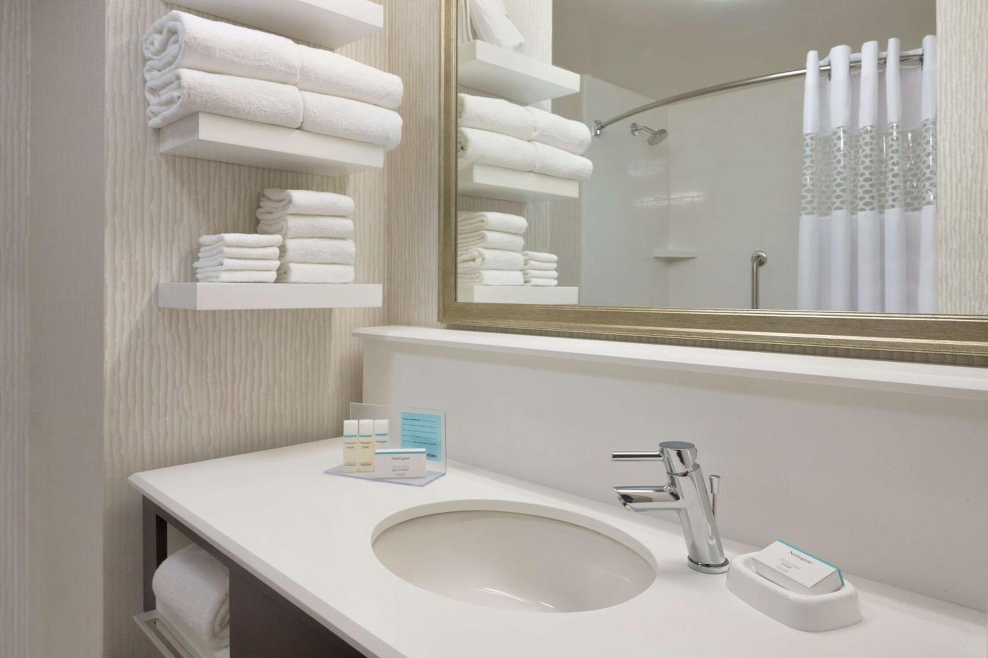 Hampton Inn & Suites Rosemont Chicago O'Hare photo 26