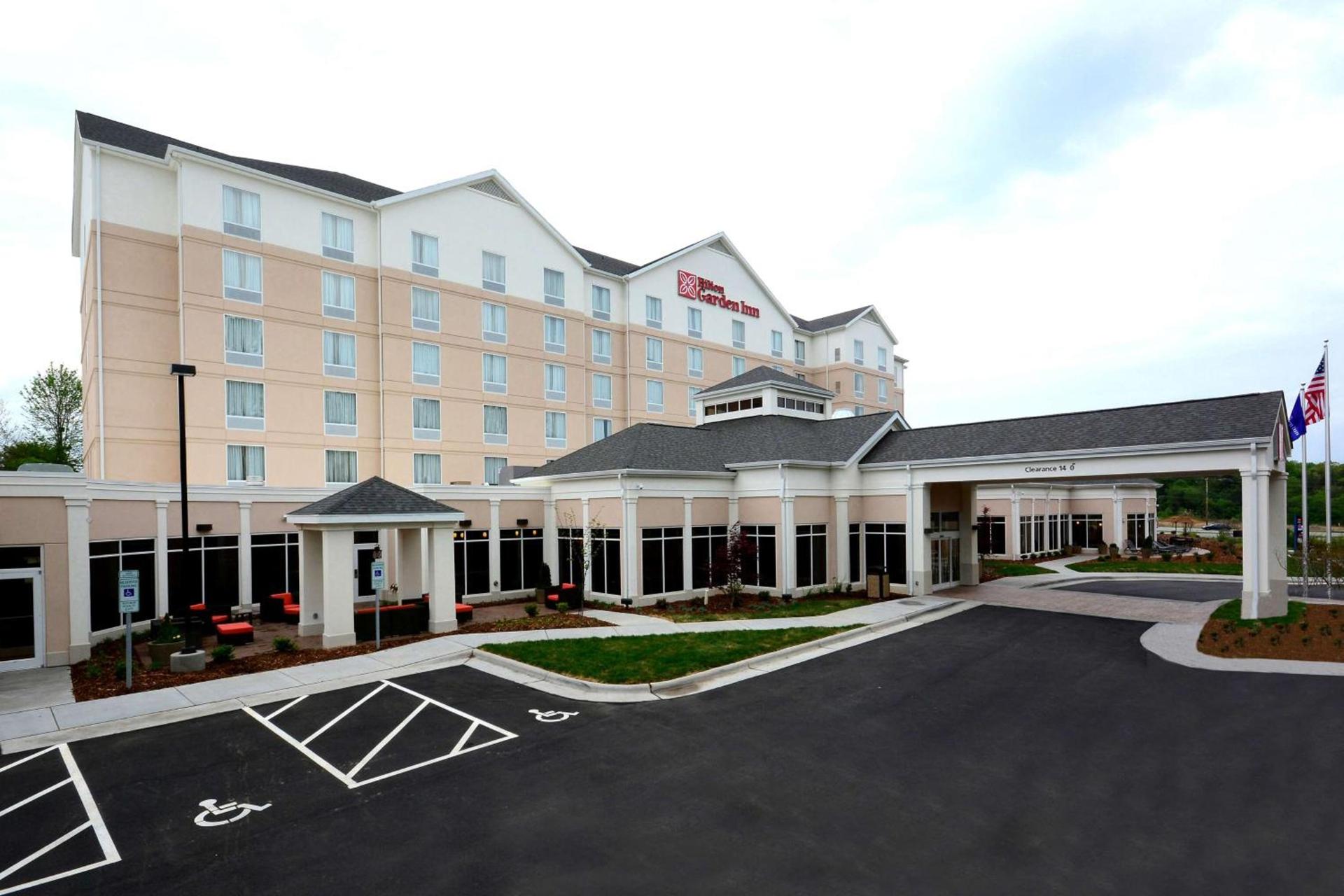 Hilton Garden Inn Greensboro Airport - Newly Renovated! photo 3