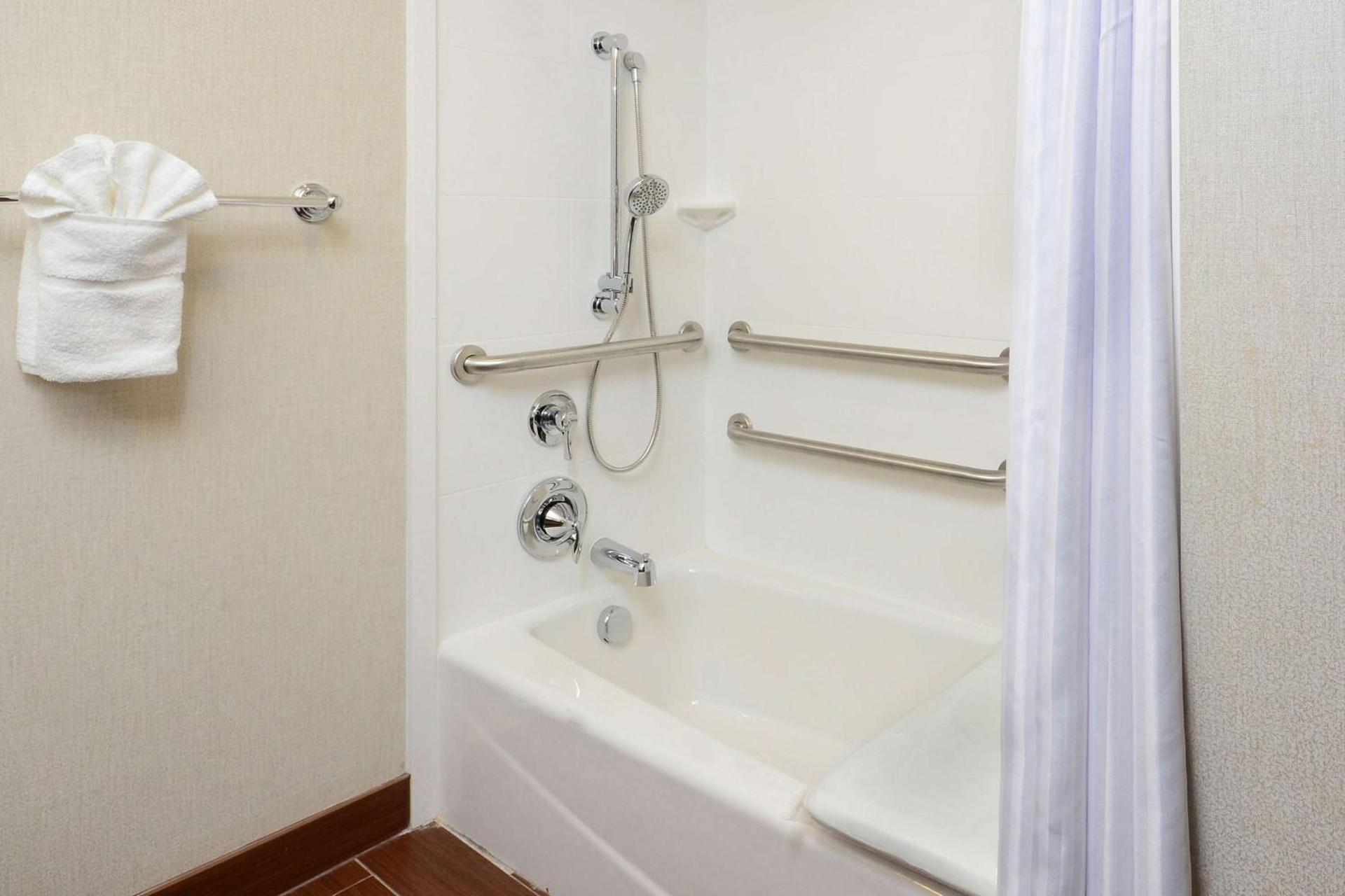 Hilton Garden Inn Greensboro Airport - Newly Renovated! photo 42