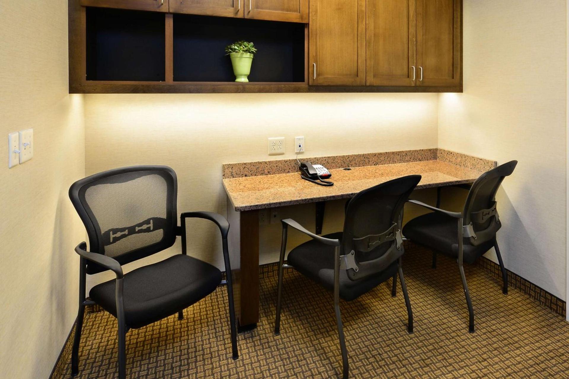 Hilton Garden Inn Greensboro Airport - Newly Renovated! photo 61