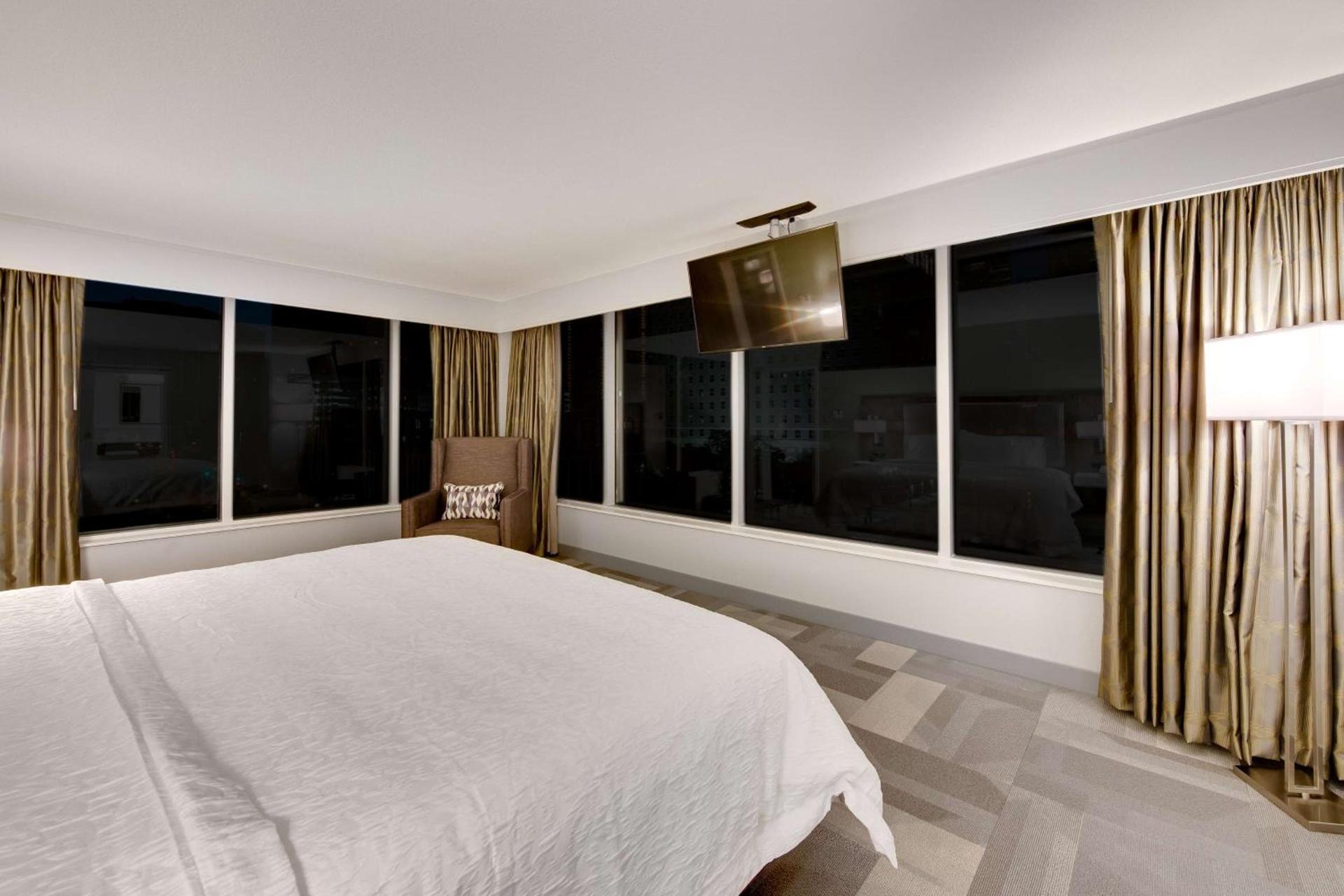 Hampton Inn & Suites Fort Worth Downtown photo 42
