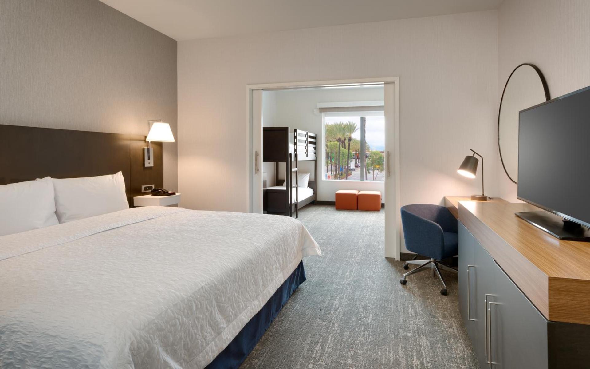 Hampton Inn & Suites Anaheim Resort Convention Center photo 35