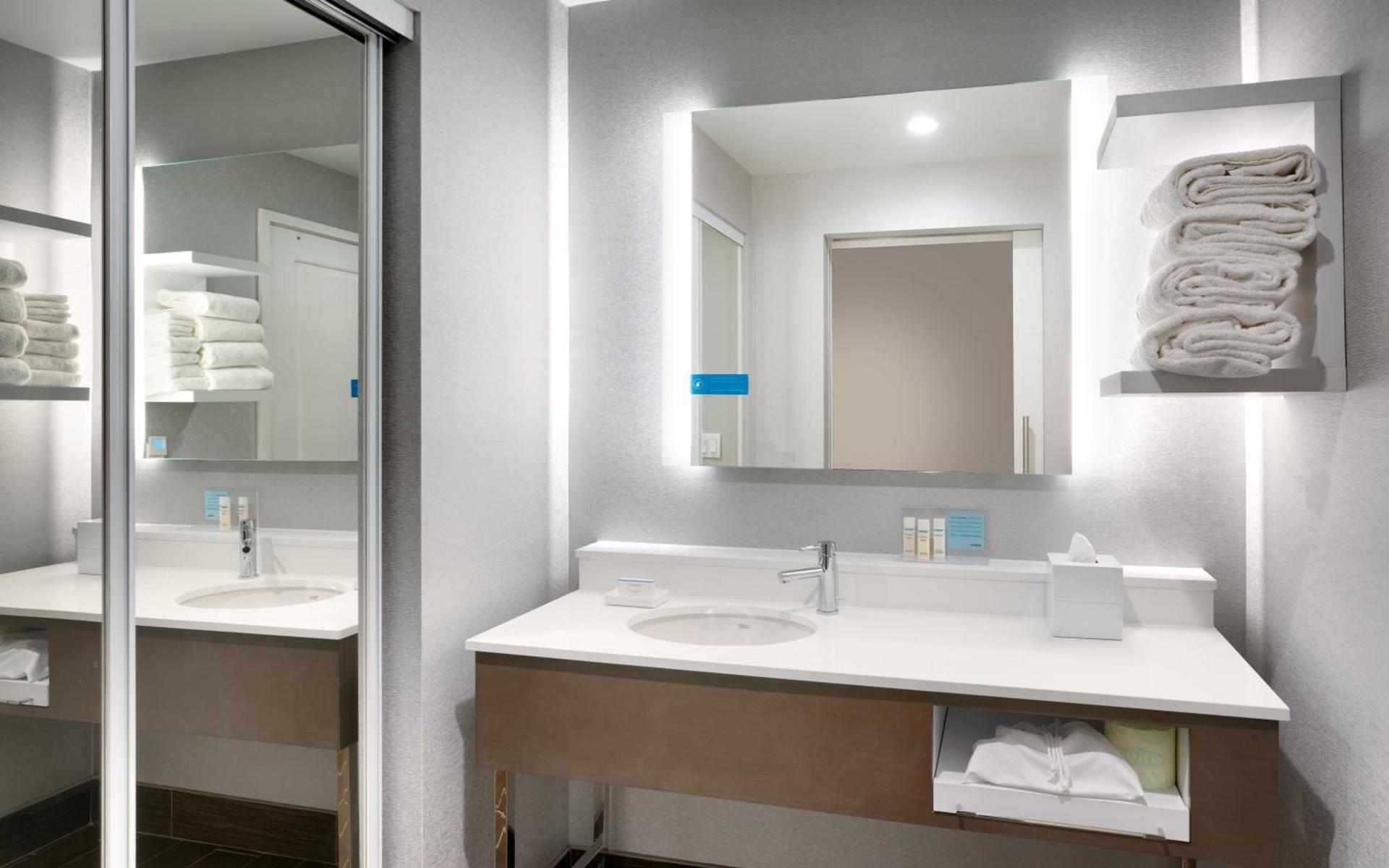 Hampton Inn & Suites Anaheim Resort Convention Center photo 38