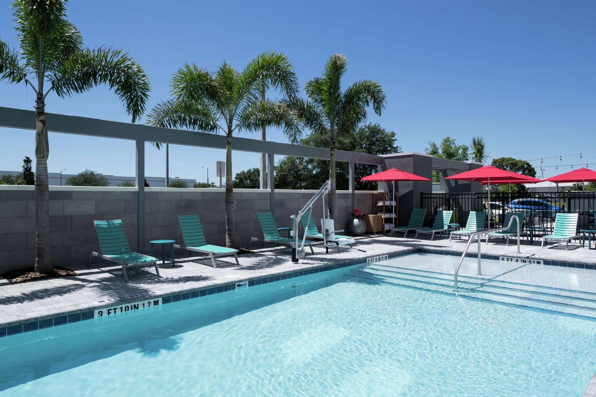 Home2 Suites By Hilton Orlando Airport photo 2
