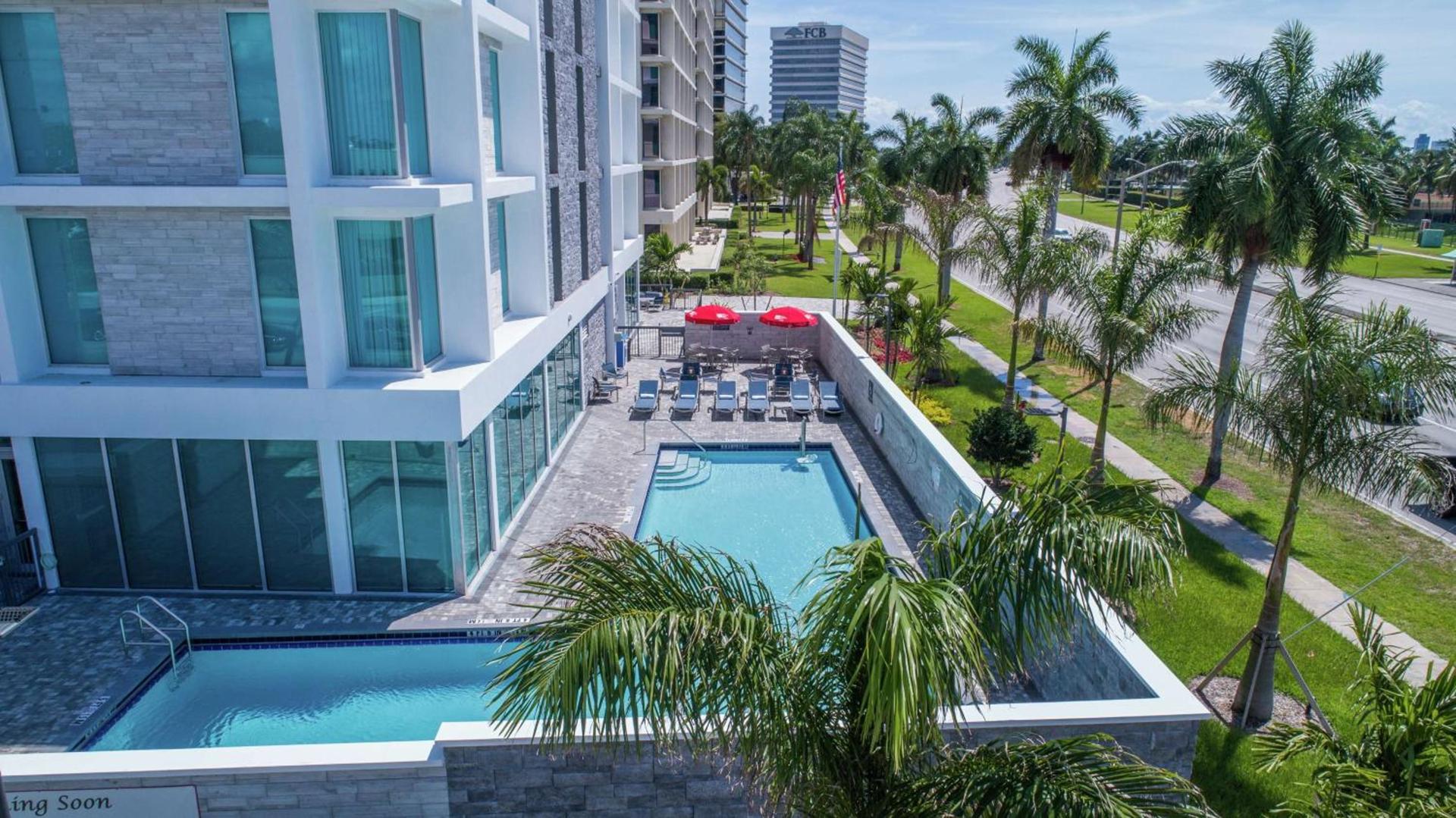 Hilton Garden Inn West Palm Beach I95 Outlets photo 2