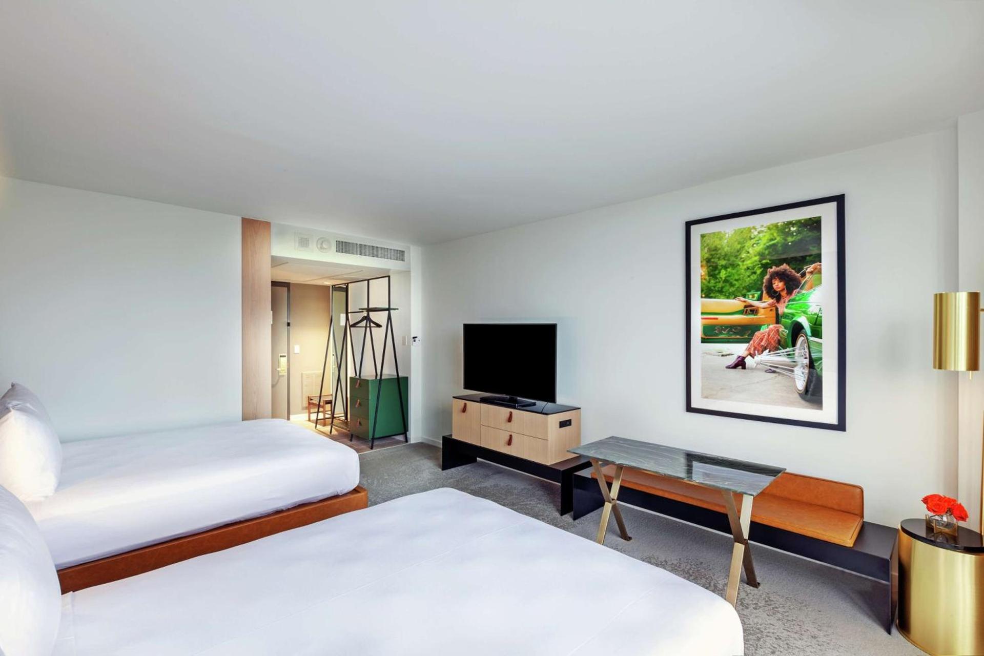 C. Baldwin, Curio Collection by Hilton photo 11