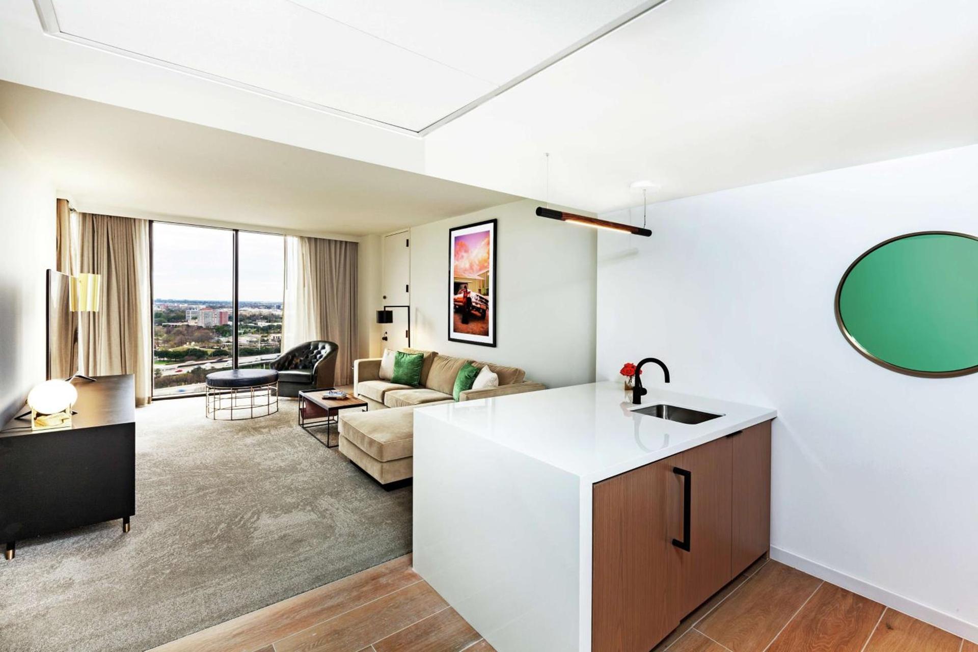 C. Baldwin, Curio Collection by Hilton photo 38
