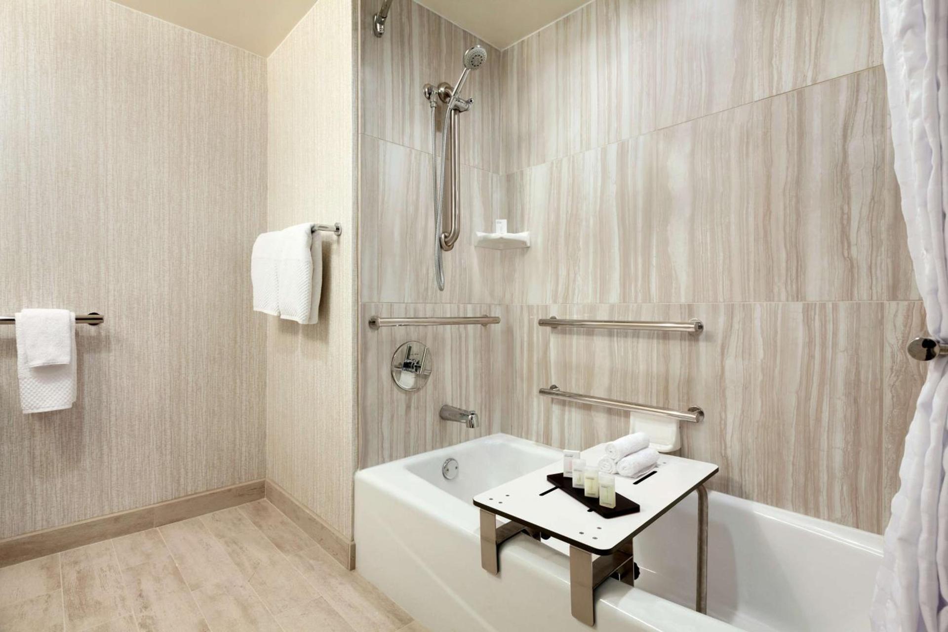 Embassy Suites by Hilton Brea - North Orange County photo 23