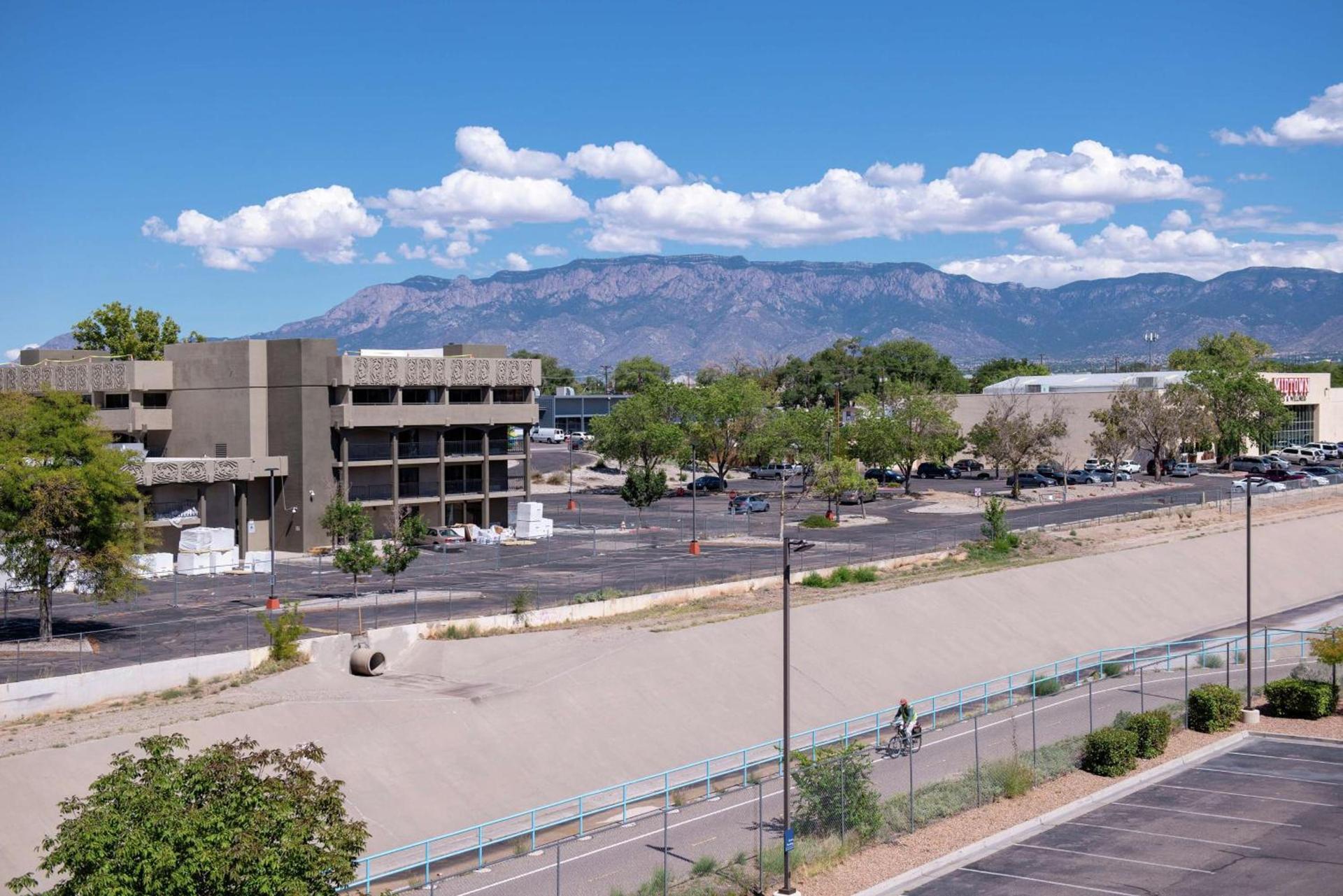 Hampton Inn Albuquerque - University/Midtown photo 7