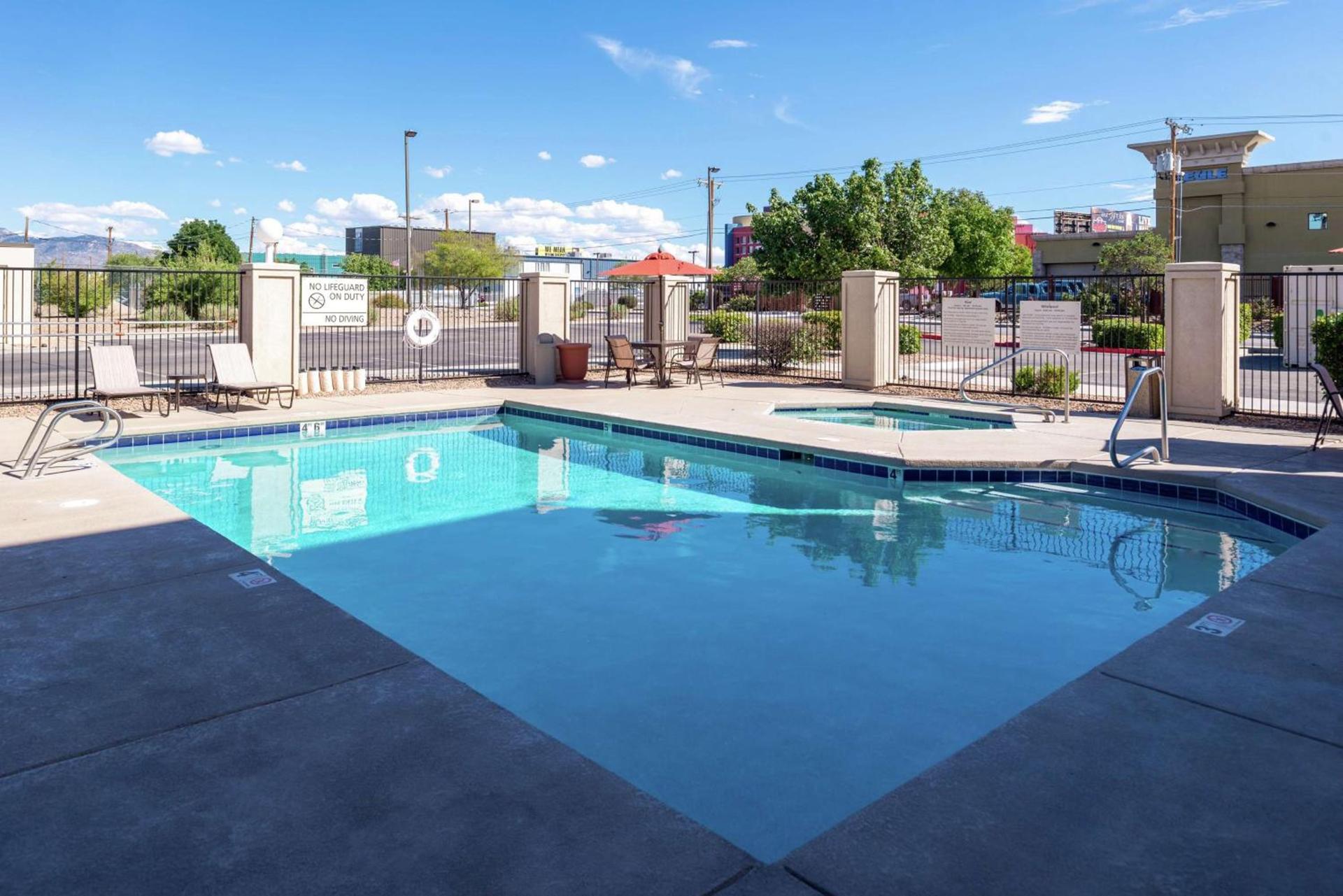 Hampton Inn Albuquerque - University/Midtown photo 10